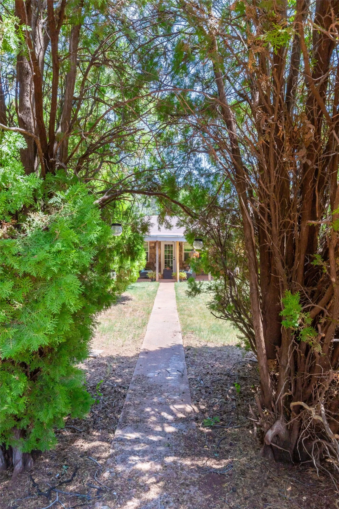 Single Family Residence For Sale in Taylor County , 1626 Marsalis Drive, Abilene, Texas 79603, 3 Bedroom, 2 Bathroom, 2 Garage spaces, 1,590 Sqft, built in 1963, mls#21353741, Real Estate Agent in Abilene, Homes For Sale in Taylor county, Homes For Sale in Abilene, Realtor in Abilene Texas, Real Estate Brokerage Independent Realty Texas, Luminita Cordes Realtor