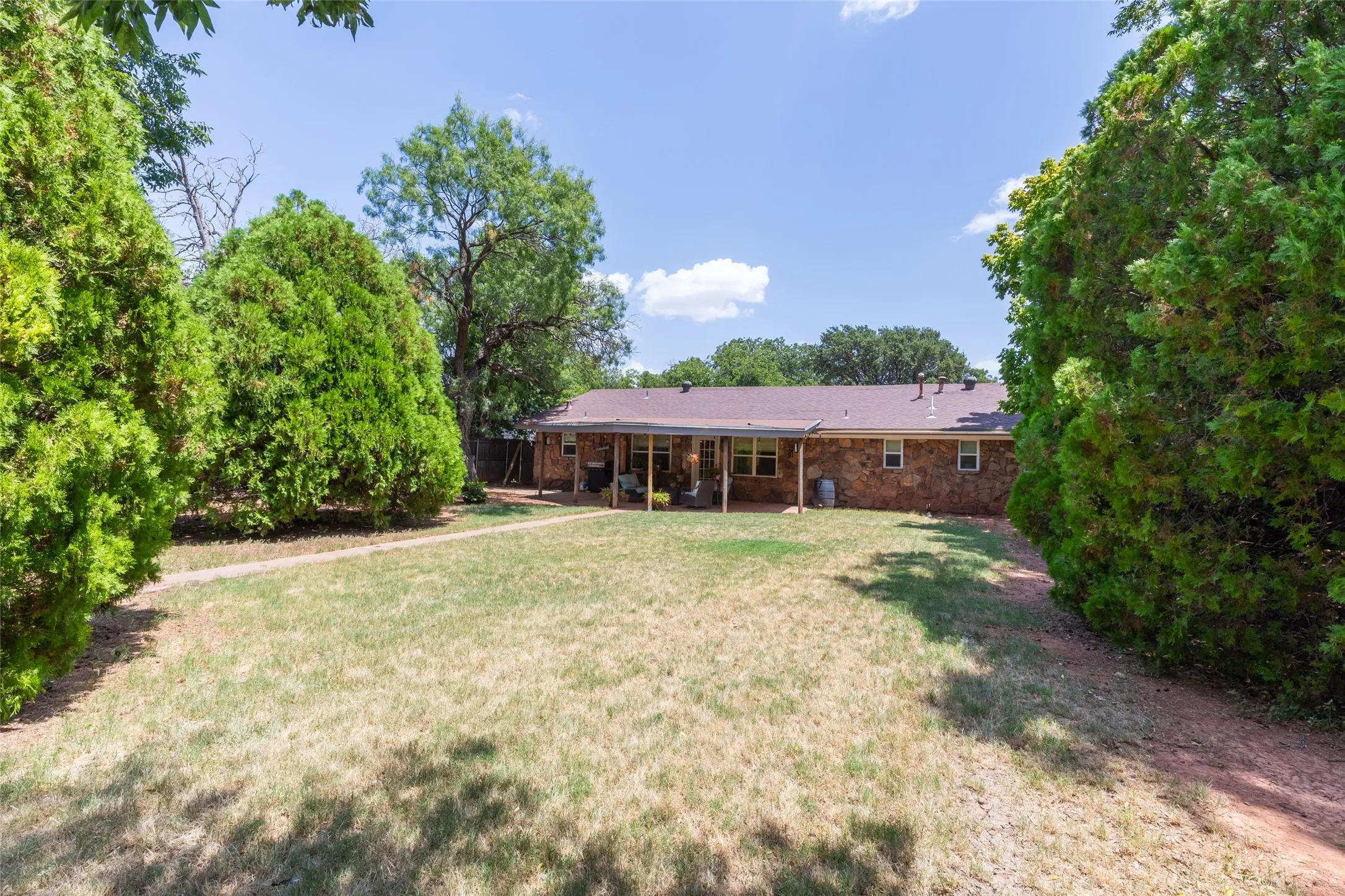 Single Family Residence For Sale in Taylor County , 1626 Marsalis Drive, Abilene, Texas 79603, 3 Bedroom, 2 Bathroom, 2 Garage spaces, 1,590 Sqft, built in 1963, mls#21353741, Real Estate Agent in Abilene, Homes For Sale in Taylor county, Homes For Sale in Abilene, Realtor in Abilene Texas, Real Estate Brokerage Independent Realty Texas, Luminita Cordes Realtor