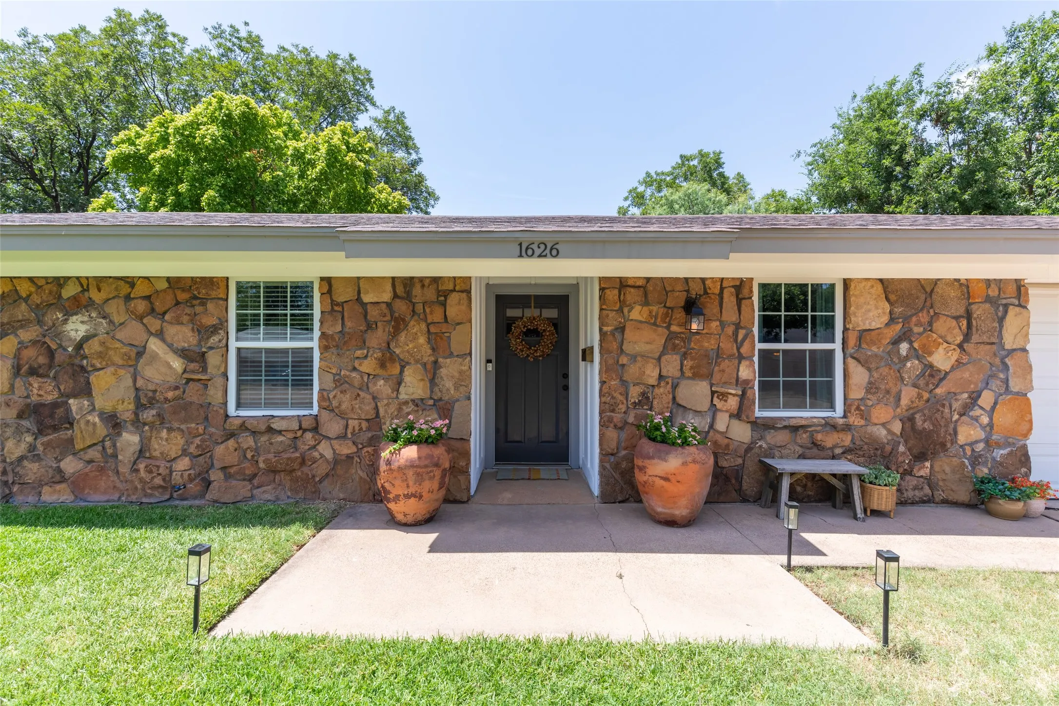 Single Family Residence For Sale in Taylor County , 1626 Marsalis Drive, Abilene, Texas 79603, 3 Bedroom, 2 Bathroom, 2 Garage spaces, 1,590 Sqft, built in 1963, mls#21353741, Real Estate Agent in Abilene, Homes For Sale in Taylor county, Homes For Sale in Abilene, Realtor in Abilene Texas, Real Estate Brokerage Independent Realty Texas, Luminita Cordes Realtor