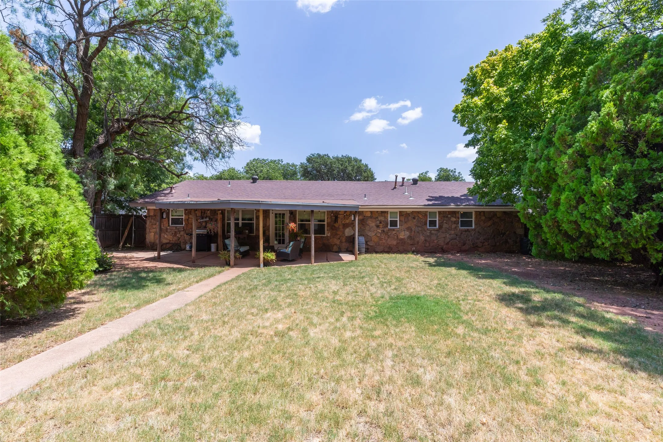 Single Family Residence For Sale in Taylor County , 1626 Marsalis Drive, Abilene, Texas 79603, 3 Bedroom, 2 Bathroom, 2 Garage spaces, 1,590 Sqft, built in 1963, mls#21353741, Real Estate Agent in Abilene, Homes For Sale in Taylor county, Homes For Sale in Abilene, Realtor in Abilene Texas, Real Estate Brokerage Independent Realty Texas, Luminita Cordes Realtor