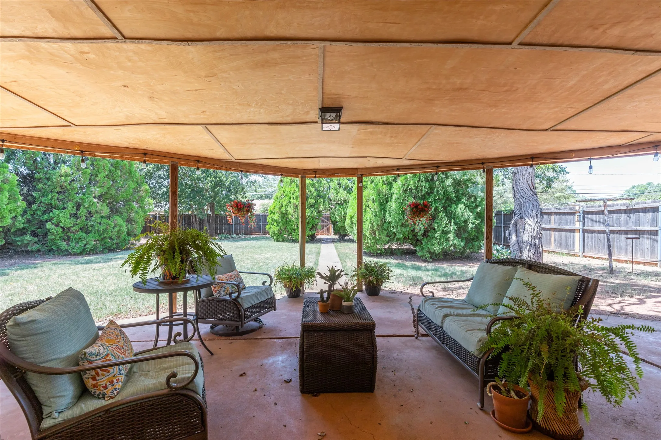 Single Family Residence For Sale in Taylor County , 1626 Marsalis Drive, Abilene, Texas 79603, 3 Bedroom, 2 Bathroom, 2 Garage spaces, 1,590 Sqft, built in 1963, mls#21353741, Real Estate Agent in Abilene, Homes For Sale in Taylor county, Homes For Sale in Abilene, Realtor in Abilene Texas, Real Estate Brokerage Independent Realty Texas, Luminita Cordes Realtor