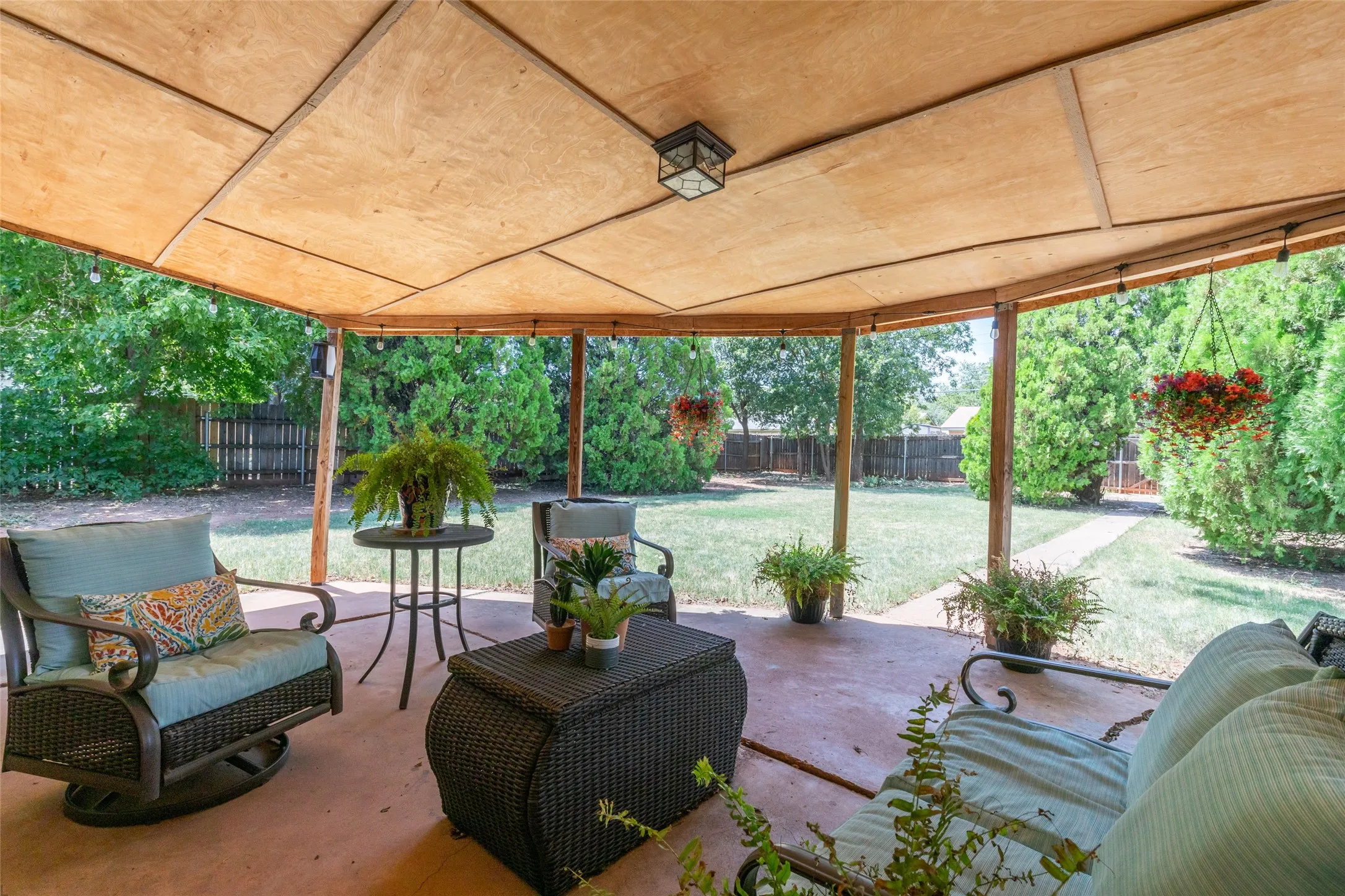 Single Family Residence For Sale in Taylor County , 1626 Marsalis Drive, Abilene, Texas 79603, 3 Bedroom, 2 Bathroom, 2 Garage spaces, 1,590 Sqft, built in 1963, mls#21353741, Real Estate Agent in Abilene, Homes For Sale in Taylor county, Homes For Sale in Abilene, Realtor in Abilene Texas, Real Estate Brokerage Independent Realty Texas, Luminita Cordes Realtor