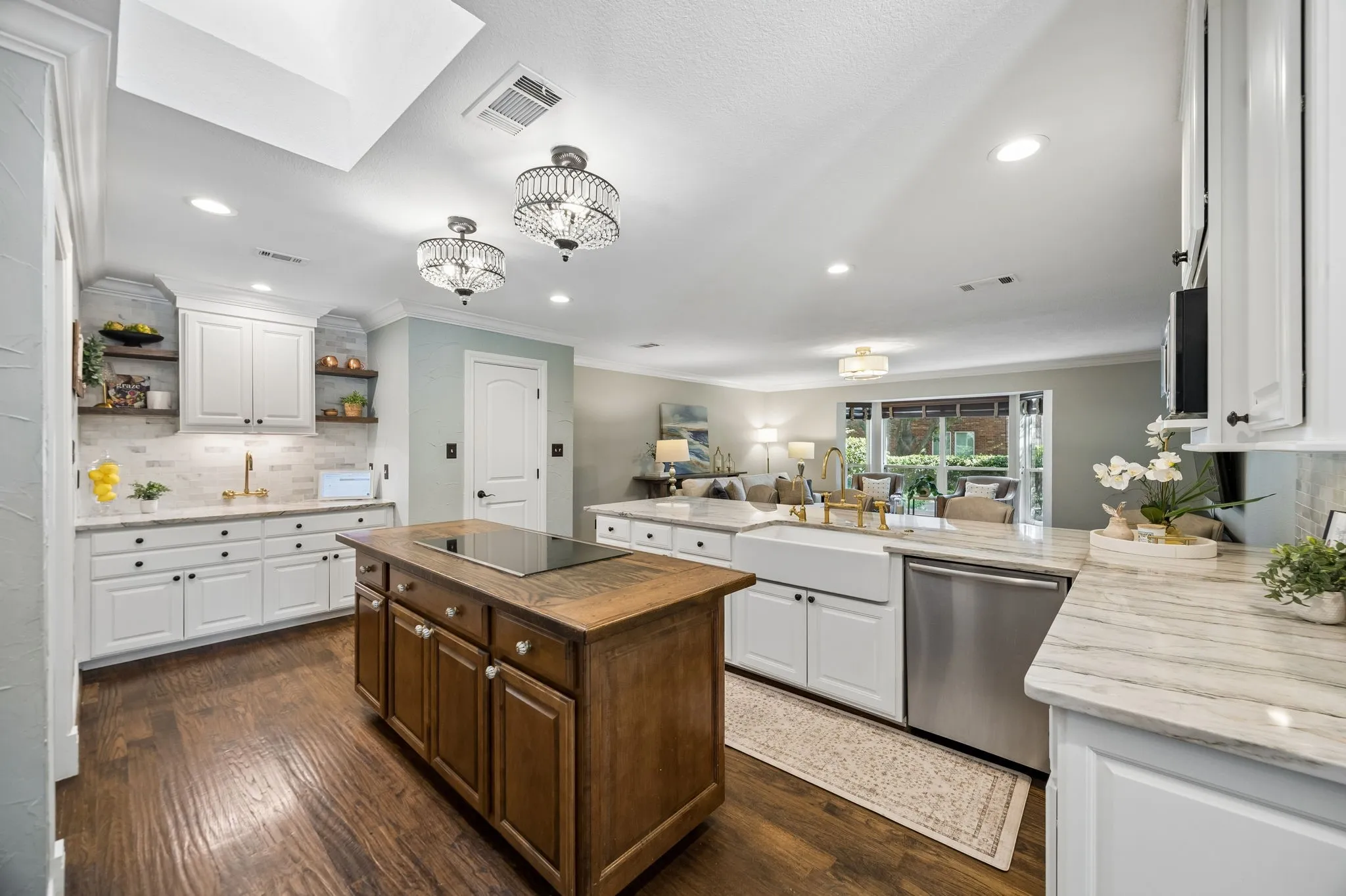 Single Family Residence For Sale in Collin County , 520 Cottonwood Place, Fairview, Texas 75069, 4 Bedroom, 4 Bathroom, 3 Garage spaces, 3,605 Sqft, built in 1982, mls#21351580, Real Estate Agent in Fairview, Homes For Sale in Collin county, Homes For Sale in Fairview, Realtor in Fairview Texas, Real Estate Brokerage Independent Realty Texas, Luminita Cordes Realtor