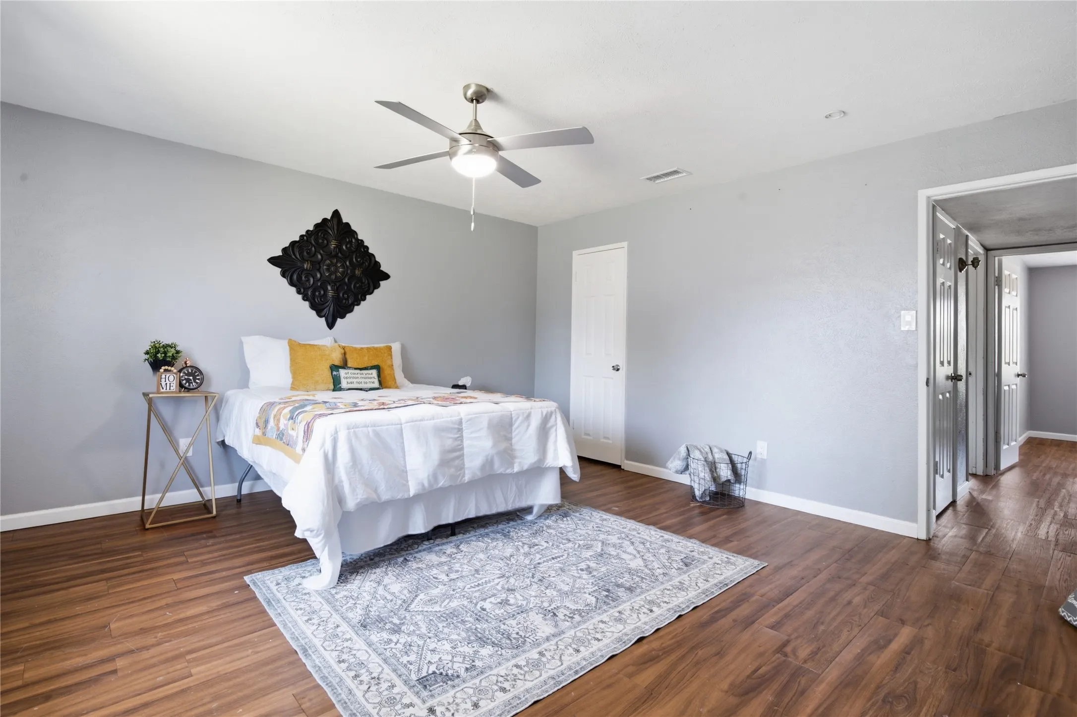 Single Family Residence For Sale in Denton County , 5661 Pearce Street, The Colony, Texas 75056, 3 Bedroom, 2 Bathroom, 1 Garage spaces, 1,379 Sqft, built in 1980, mls#21353921, Real Estate Agent in The Colony, Homes For Sale in Denton county, Homes For Sale in The Colony, Realtor in The Colony Texas, Real Estate Brokerage Independent Realty Texas, Luminita Cordes Realtor