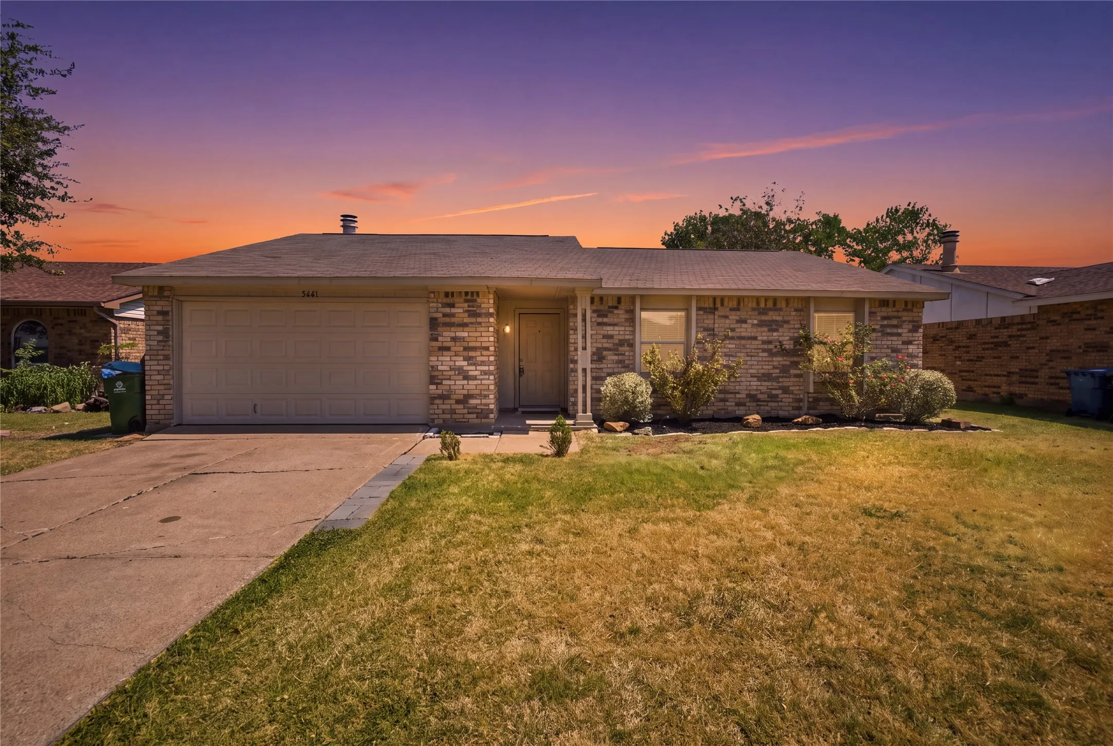 Single Family Residence For Sale in Denton County , 5661 Pearce Street, The Colony, Texas 75056, 3 Bedroom, 2 Bathroom, 1 Garage spaces, 1,379 Sqft, built in 1980, mls#21353921, Real Estate Agent in The Colony, Homes For Sale in Denton county, Homes For Sale in The Colony, Realtor in The Colony Texas, Real Estate Brokerage Independent Realty Texas, Luminita Cordes Realtor
