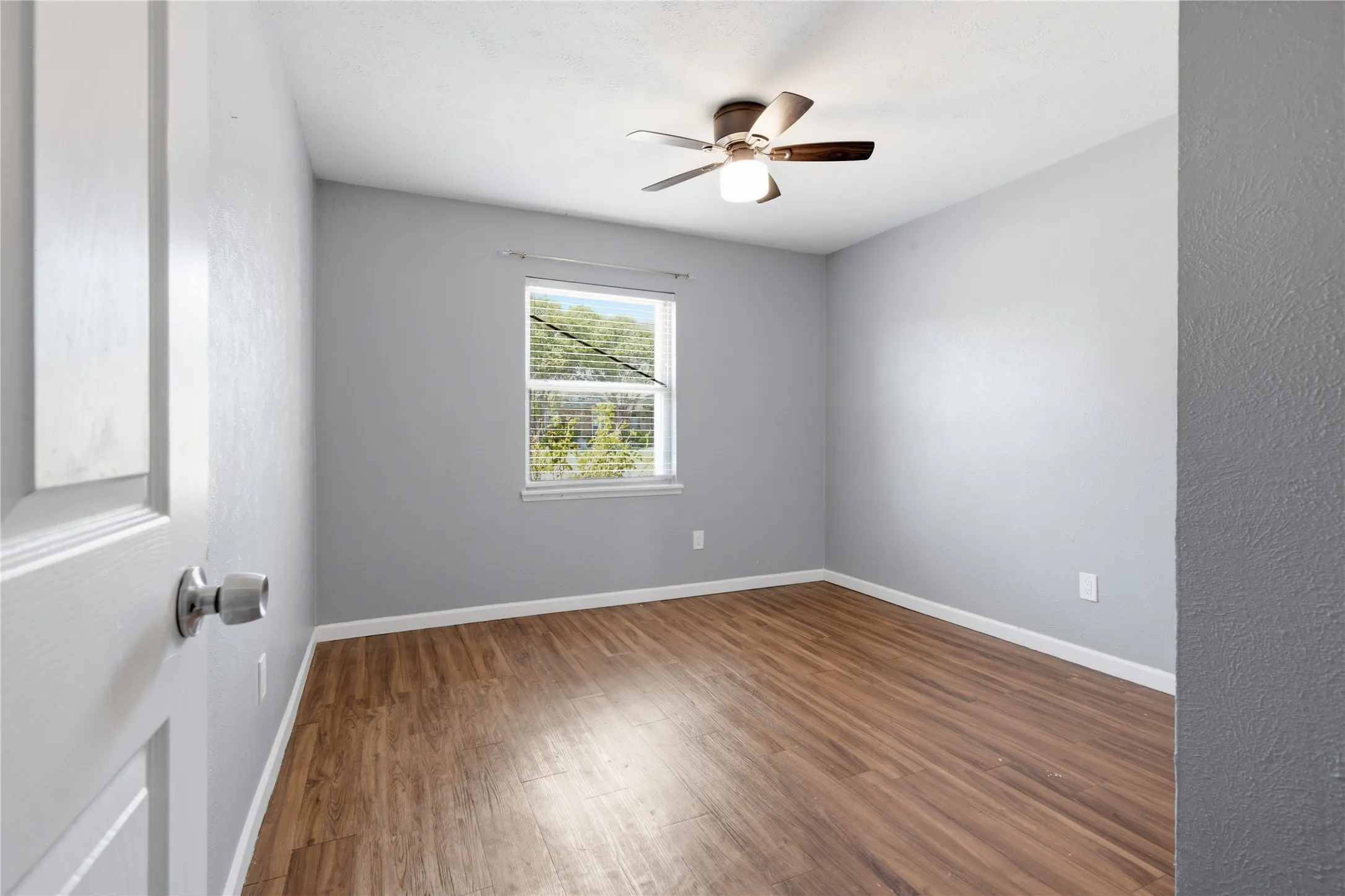 Single Family Residence For Sale in Denton County , 5661 Pearce Street, The Colony, Texas 75056, 3 Bedroom, 2 Bathroom, 1 Garage spaces, 1,379 Sqft, built in 1980, mls#21353921, Real Estate Agent in The Colony, Homes For Sale in Denton county, Homes For Sale in The Colony, Realtor in The Colony Texas, Real Estate Brokerage Independent Realty Texas, Luminita Cordes Realtor