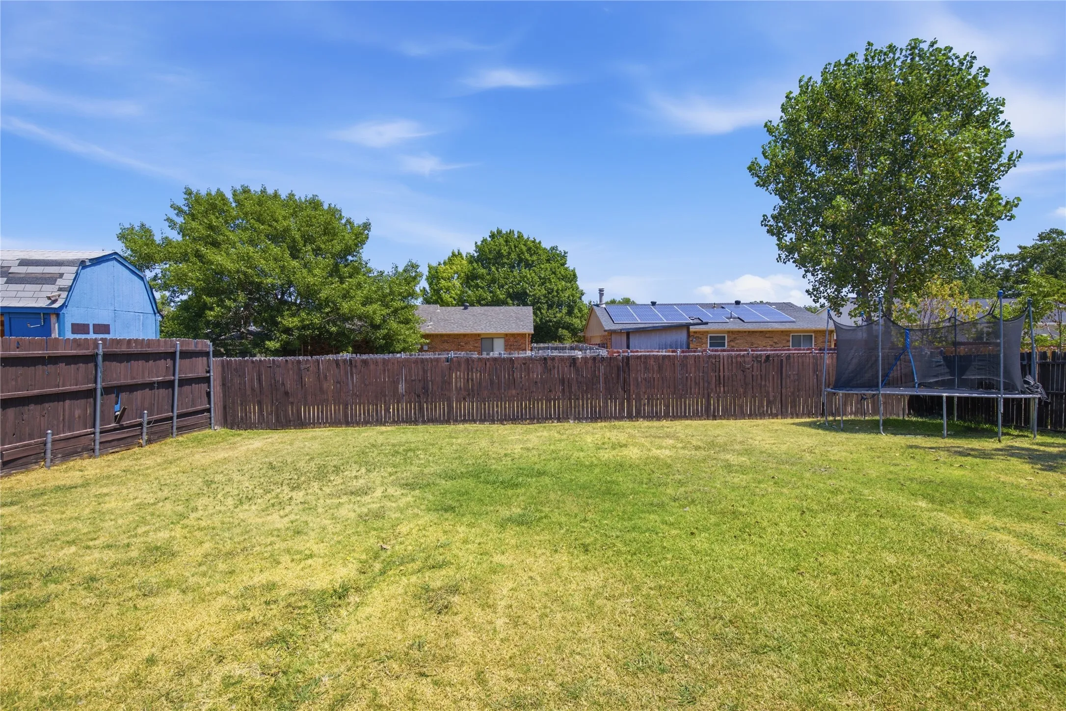 Single Family Residence For Sale in Denton County , 5661 Pearce Street, The Colony, Texas 75056, 3 Bedroom, 2 Bathroom, 1 Garage spaces, 1,379 Sqft, built in 1980, mls#21353921, Real Estate Agent in The Colony, Homes For Sale in Denton county, Homes For Sale in The Colony, Realtor in The Colony Texas, Real Estate Brokerage Independent Realty Texas, Luminita Cordes Realtor