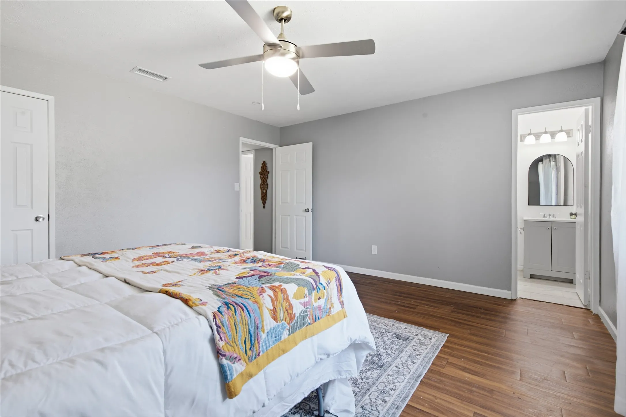 Single Family Residence For Sale in Denton County , 5661 Pearce Street, The Colony, Texas 75056, 3 Bedroom, 2 Bathroom, 1 Garage spaces, 1,379 Sqft, built in 1980, mls#21353921, Real Estate Agent in The Colony, Homes For Sale in Denton county, Homes For Sale in The Colony, Realtor in The Colony Texas, Real Estate Brokerage Independent Realty Texas, Luminita Cordes Realtor