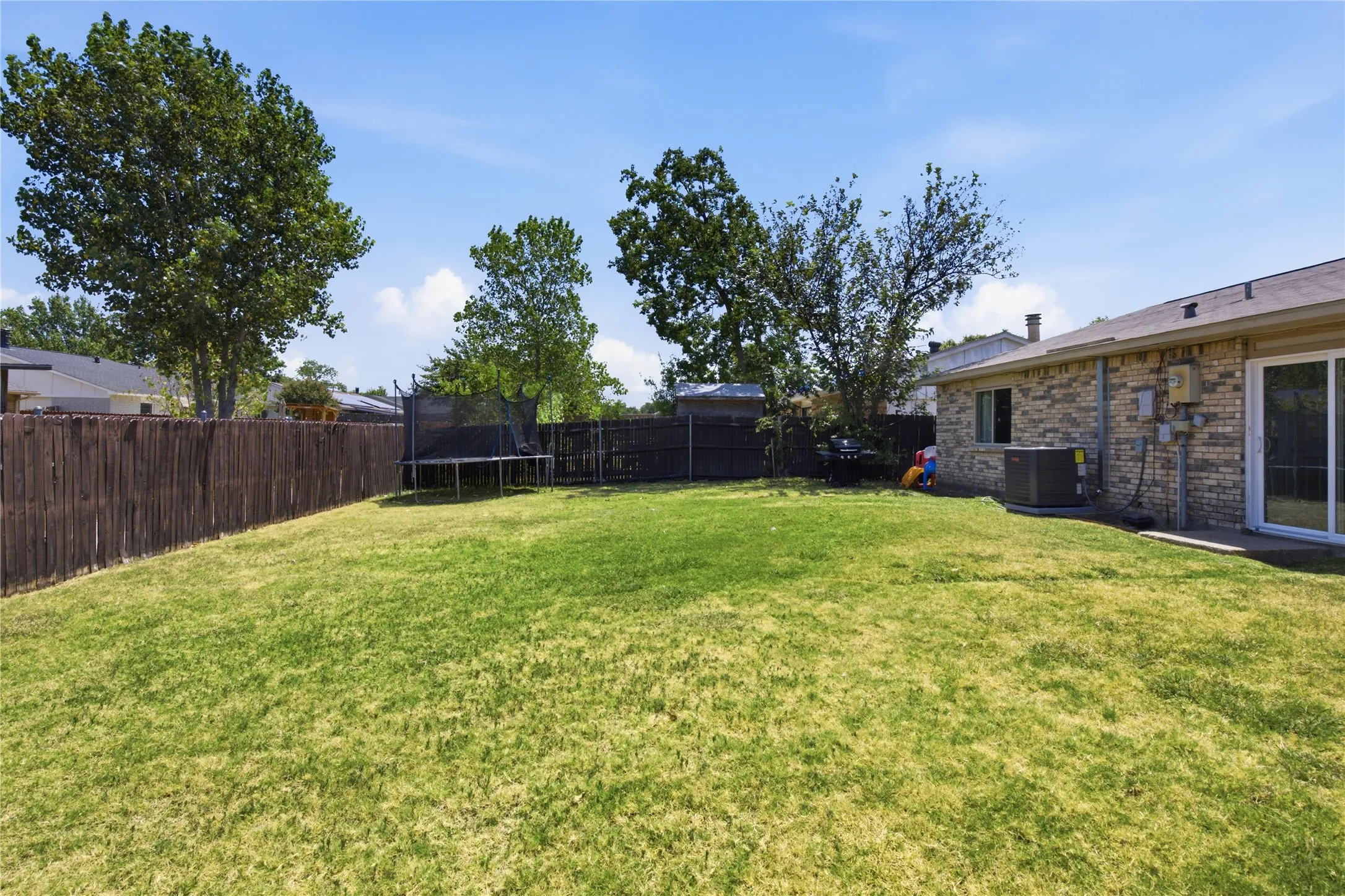 Single Family Residence For Sale in Denton County , 5661 Pearce Street, The Colony, Texas 75056, 3 Bedroom, 2 Bathroom, 1 Garage spaces, 1,379 Sqft, built in 1980, mls#21353921, Real Estate Agent in The Colony, Homes For Sale in Denton county, Homes For Sale in The Colony, Realtor in The Colony Texas, Real Estate Brokerage Independent Realty Texas, Luminita Cordes Realtor