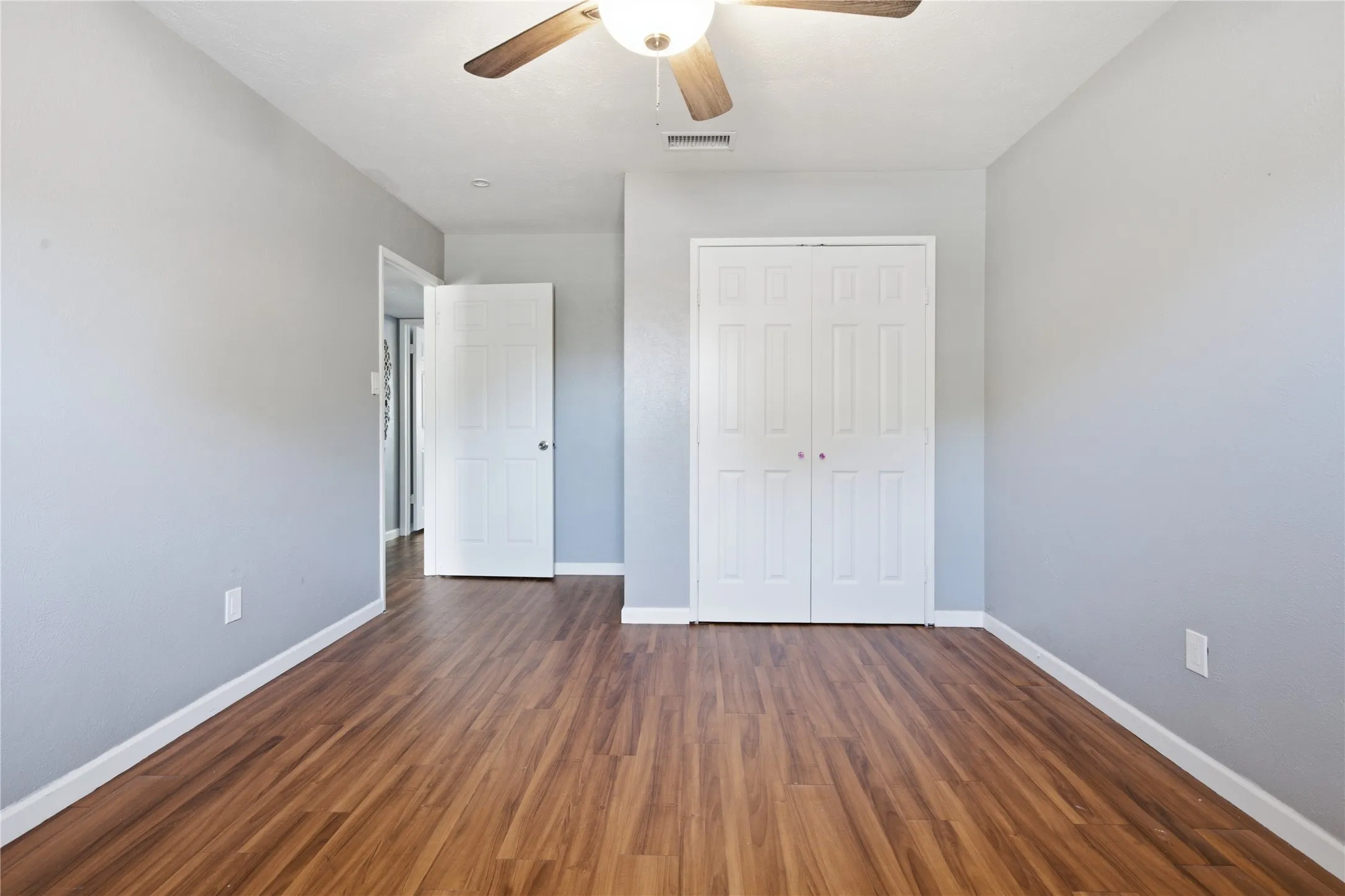 Single Family Residence For Sale in Denton County , 5661 Pearce Street, The Colony, Texas 75056, 3 Bedroom, 2 Bathroom, 1 Garage spaces, 1,379 Sqft, built in 1980, mls#21353921, Real Estate Agent in The Colony, Homes For Sale in Denton county, Homes For Sale in The Colony, Realtor in The Colony Texas, Real Estate Brokerage Independent Realty Texas, Luminita Cordes Realtor