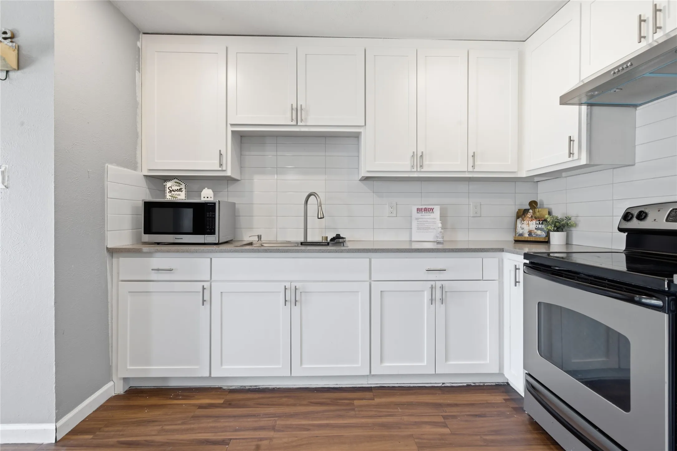 Single Family Residence For Sale in Denton County , 5661 Pearce Street, The Colony, Texas 75056, 3 Bedroom, 2 Bathroom, 1 Garage spaces, 1,379 Sqft, built in 1980, mls#21353921, Real Estate Agent in The Colony, Homes For Sale in Denton county, Homes For Sale in The Colony, Realtor in The Colony Texas, Real Estate Brokerage Independent Realty Texas, Luminita Cordes Realtor