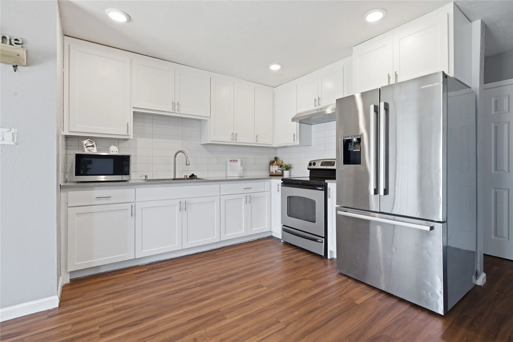 Single Family Residence For Sale in Denton County , 5661 Pearce Street, The Colony, Texas 75056, 3 Bedroom, 2 Bathroom, 1 Garage spaces, 1,379 Sqft, built in 1980, mls#21353921, Real Estate Agent in The Colony, Homes For Sale in Denton county, Homes For Sale in The Colony, Realtor in The Colony Texas, Real Estate Brokerage Independent Realty Texas, Luminita Cordes Realtor