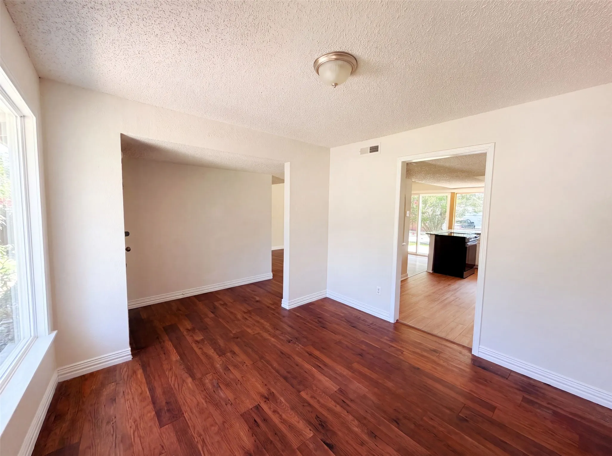 Single Family Residence For Sale in Dallas County , 414 Meadowhill Drive, Garland, Texas 75043, 5 Bedroom, 2 Bathroom, 2 Garage spaces, 1,966 Sqft, built in 1970, mls#21353919, Real Estate Agent in Garland, Homes For Sale in Dallas county, Homes For Sale in Garland, Realtor in Garland Texas, Real Estate Brokerage Independent Realty Texas, Luminita Cordes Realtor