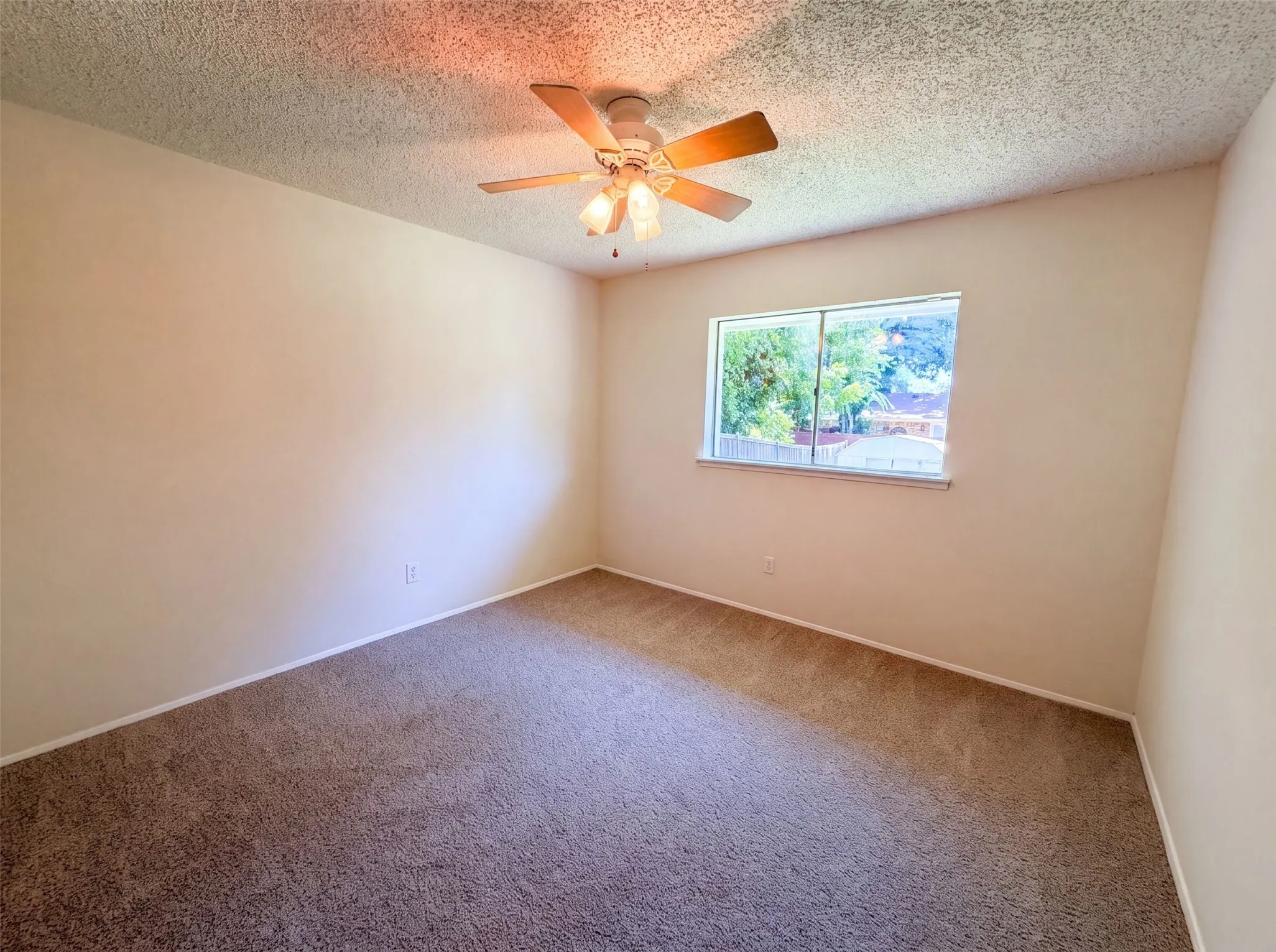 Single Family Residence For Sale in Dallas County , 414 Meadowhill Drive, Garland, Texas 75043, 5 Bedroom, 2 Bathroom, 2 Garage spaces, 1,966 Sqft, built in 1970, mls#21353919, Real Estate Agent in Garland, Homes For Sale in Dallas county, Homes For Sale in Garland, Realtor in Garland Texas, Real Estate Brokerage Independent Realty Texas, Luminita Cordes Realtor