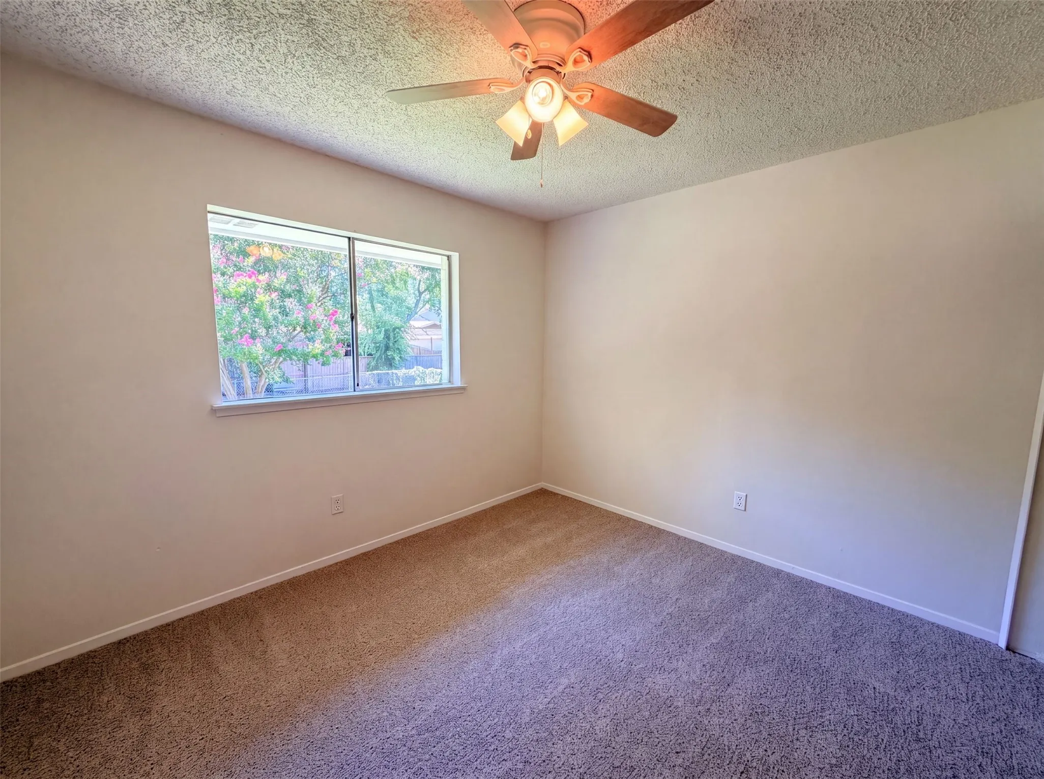Single Family Residence For Sale in Dallas County , 414 Meadowhill Drive, Garland, Texas 75043, 5 Bedroom, 2 Bathroom, 2 Garage spaces, 1,966 Sqft, built in 1970, mls#21353919, Real Estate Agent in Garland, Homes For Sale in Dallas county, Homes For Sale in Garland, Realtor in Garland Texas, Real Estate Brokerage Independent Realty Texas, Luminita Cordes Realtor
