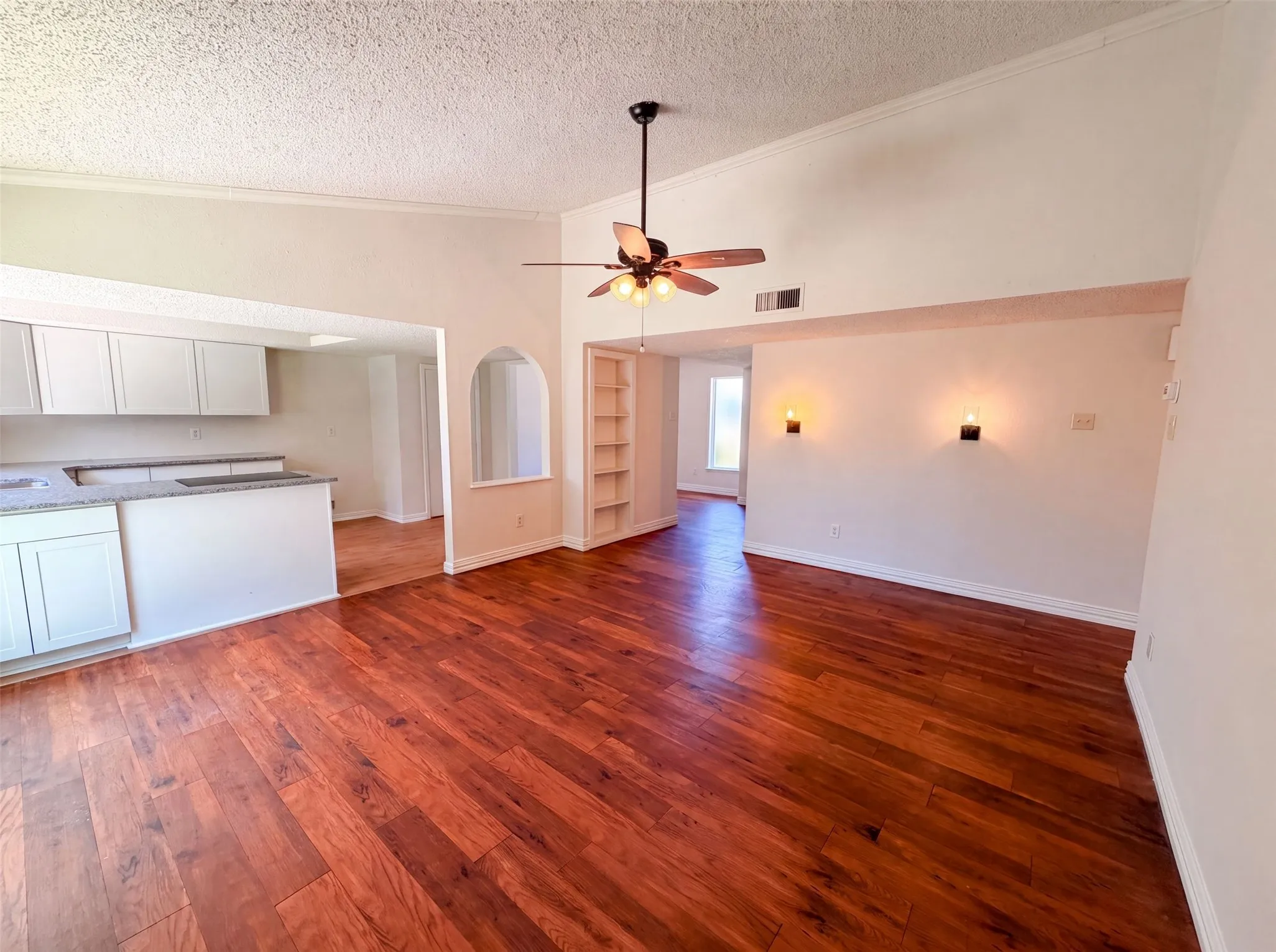 Single Family Residence For Sale in Dallas County , 414 Meadowhill Drive, Garland, Texas 75043, 5 Bedroom, 2 Bathroom, 2 Garage spaces, 1,966 Sqft, built in 1970, mls#21353919, Real Estate Agent in Garland, Homes For Sale in Dallas county, Homes For Sale in Garland, Realtor in Garland Texas, Real Estate Brokerage Independent Realty Texas, Luminita Cordes Realtor
