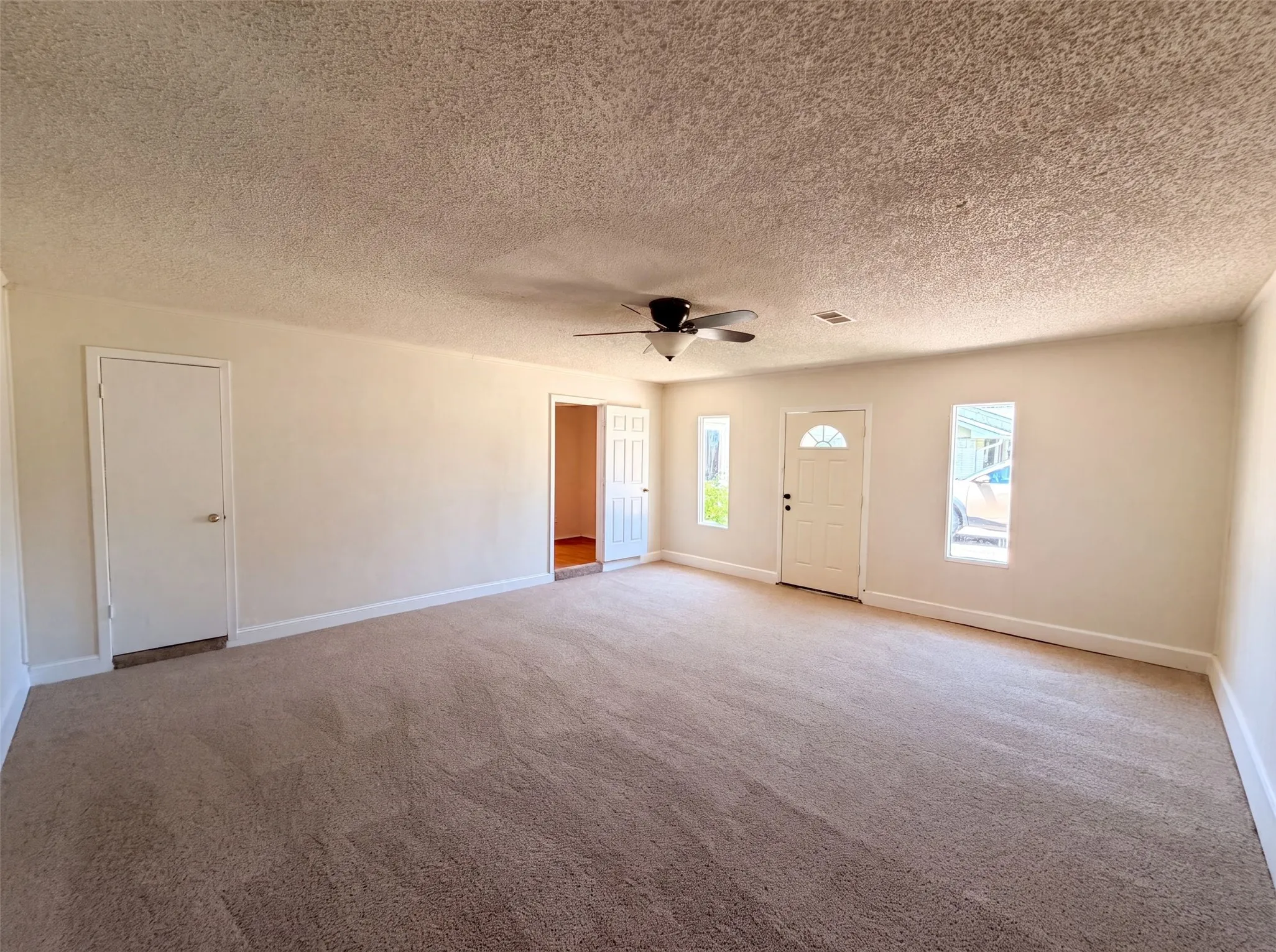 Single Family Residence For Sale in Dallas County , 414 Meadowhill Drive, Garland, Texas 75043, 5 Bedroom, 2 Bathroom, 2 Garage spaces, 1,966 Sqft, built in 1970, mls#21353919, Real Estate Agent in Garland, Homes For Sale in Dallas county, Homes For Sale in Garland, Realtor in Garland Texas, Real Estate Brokerage Independent Realty Texas, Luminita Cordes Realtor