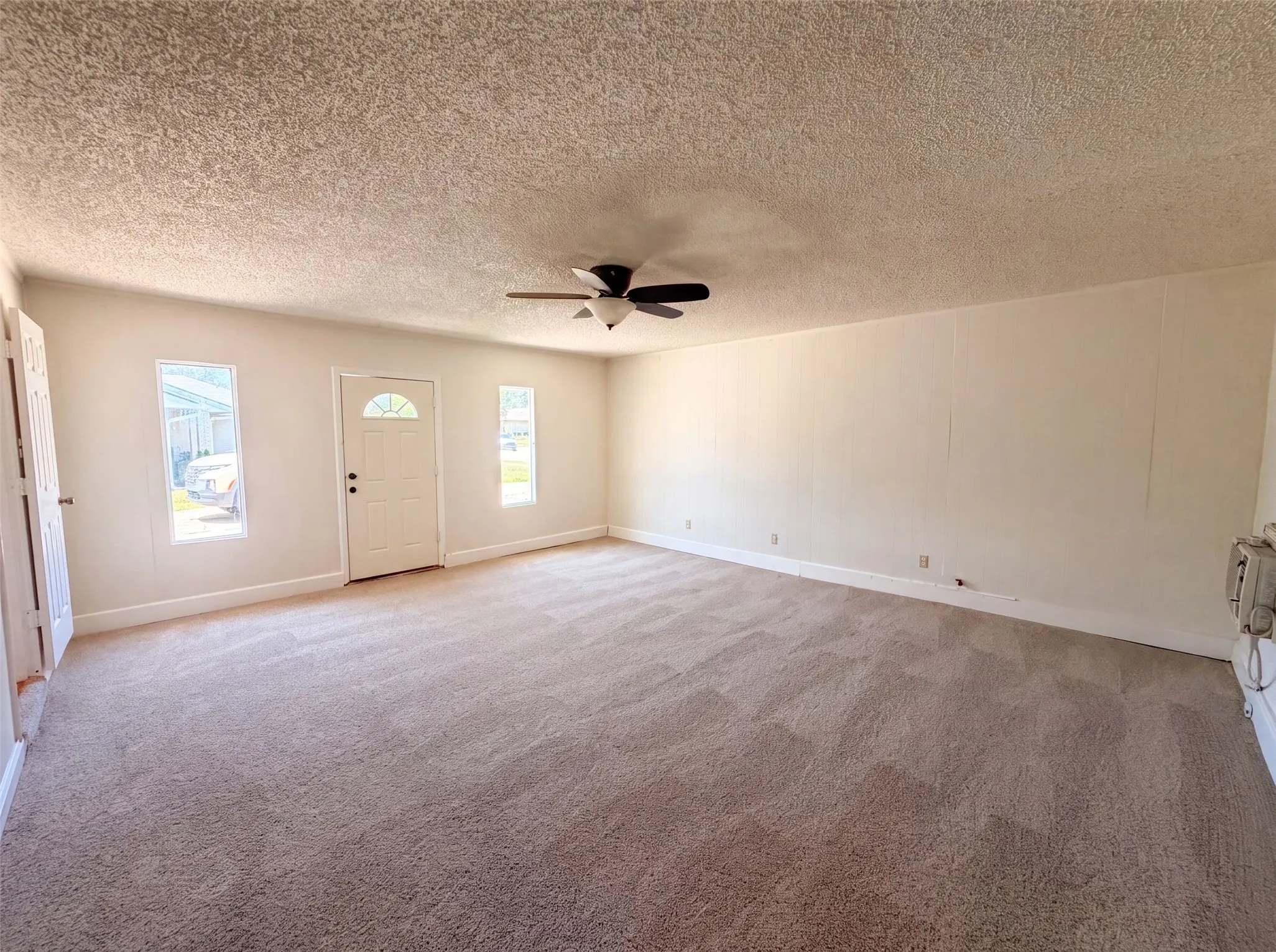 Single Family Residence For Sale in Dallas County , 414 Meadowhill Drive, Garland, Texas 75043, 5 Bedroom, 2 Bathroom, 2 Garage spaces, 1,966 Sqft, built in 1970, mls#21353919, Real Estate Agent in Garland, Homes For Sale in Dallas county, Homes For Sale in Garland, Realtor in Garland Texas, Real Estate Brokerage Independent Realty Texas, Luminita Cordes Realtor