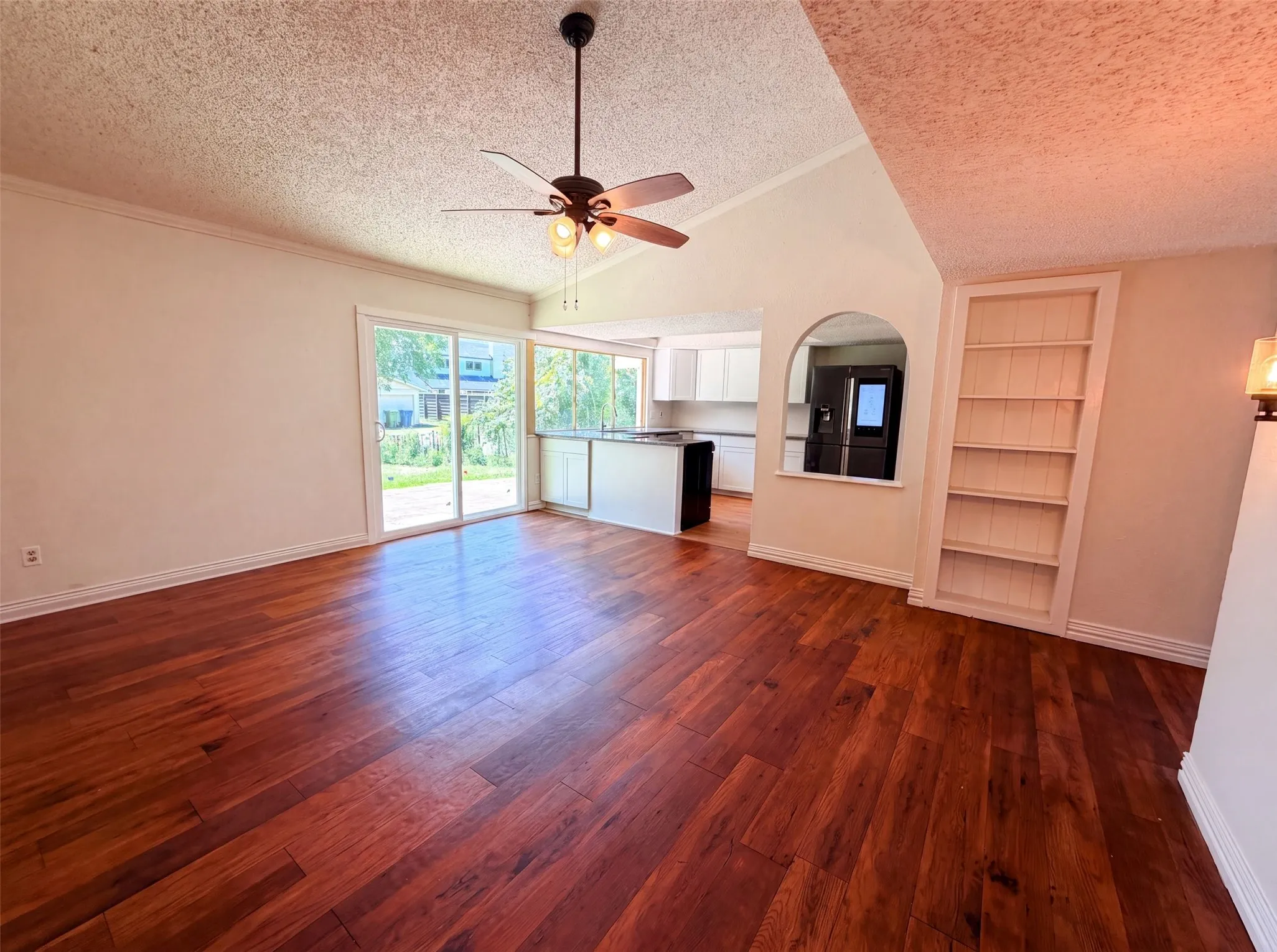 Single Family Residence For Sale in Dallas County , 414 Meadowhill Drive, Garland, Texas 75043, 5 Bedroom, 2 Bathroom, 2 Garage spaces, 1,966 Sqft, built in 1970, mls#21353919, Real Estate Agent in Garland, Homes For Sale in Dallas county, Homes For Sale in Garland, Realtor in Garland Texas, Real Estate Brokerage Independent Realty Texas, Luminita Cordes Realtor