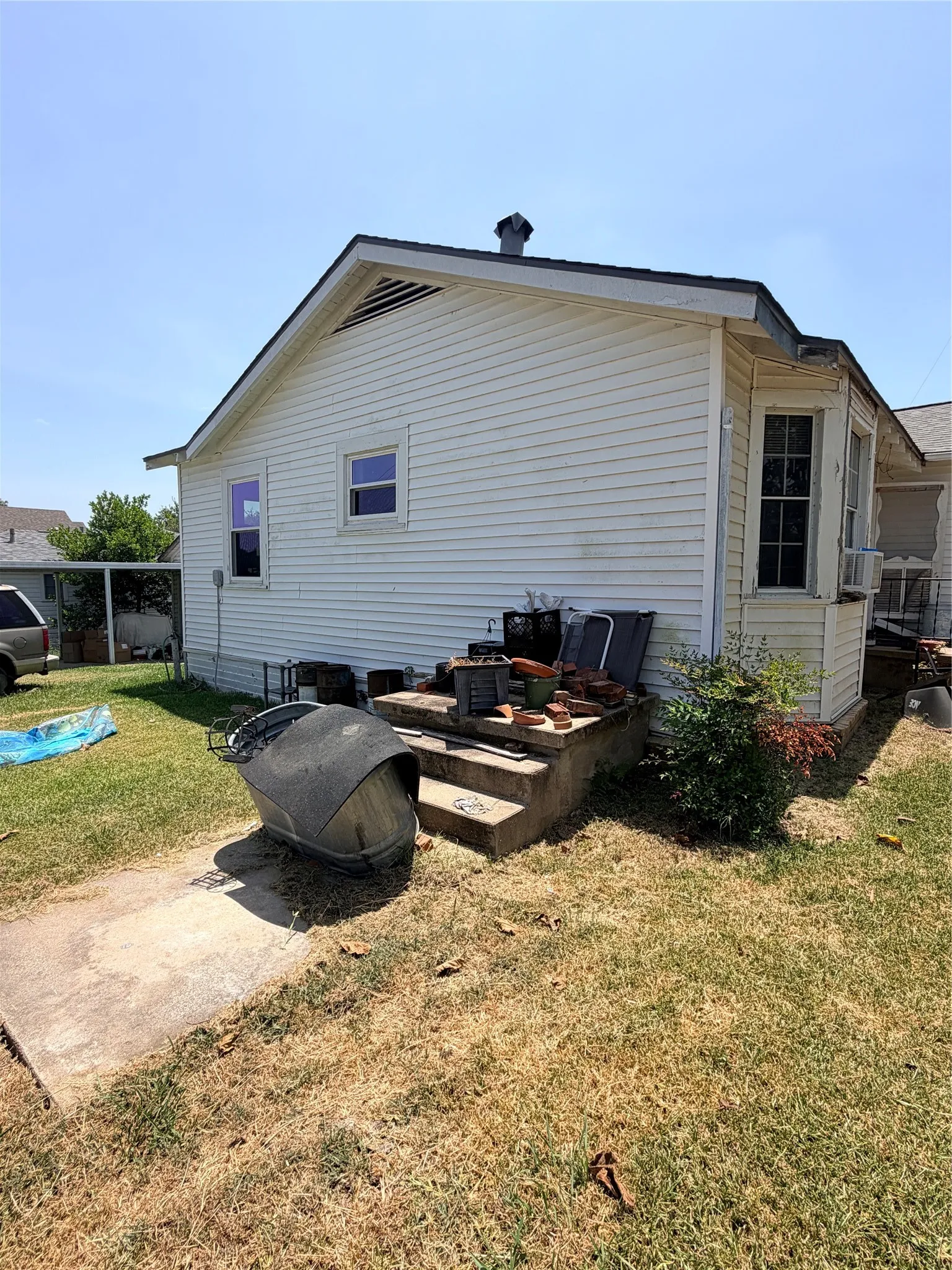 Single Family Residence For Sale in Falls County , 744 Chilton Street, Marlin, Texas 76661, 2 Bedroom, 2 Bathroom, Garage spaces, 1,264 Sqft, built in 1950, mls#21353927, Real Estate Agent in Marlin, Homes For Sale in Falls county, Homes For Sale in Marlin, Realtor in Marlin Texas, Real Estate Brokerage Independent Realty Texas, Luminita Cordes Realtor