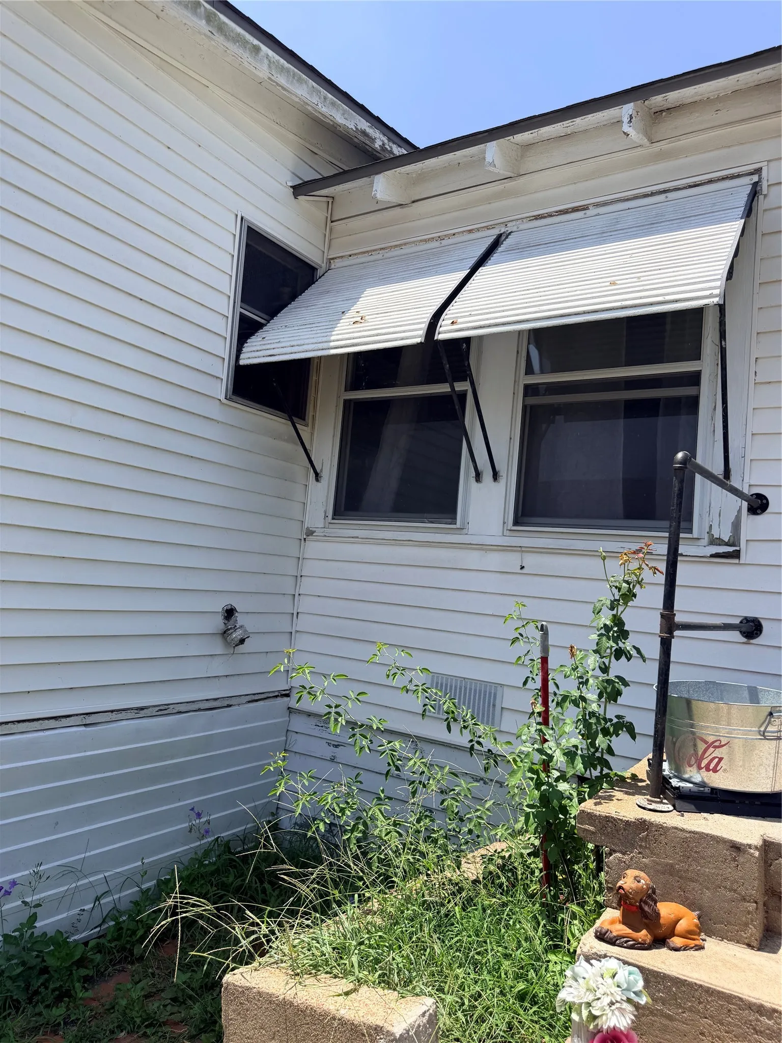 Single Family Residence For Sale in Falls County , 744 Chilton Street, Marlin, Texas 76661, 2 Bedroom, 2 Bathroom, Garage spaces, 1,264 Sqft, built in 1950, mls#21353927, Real Estate Agent in Marlin, Homes For Sale in Falls county, Homes For Sale in Marlin, Realtor in Marlin Texas, Real Estate Brokerage Independent Realty Texas, Luminita Cordes Realtor