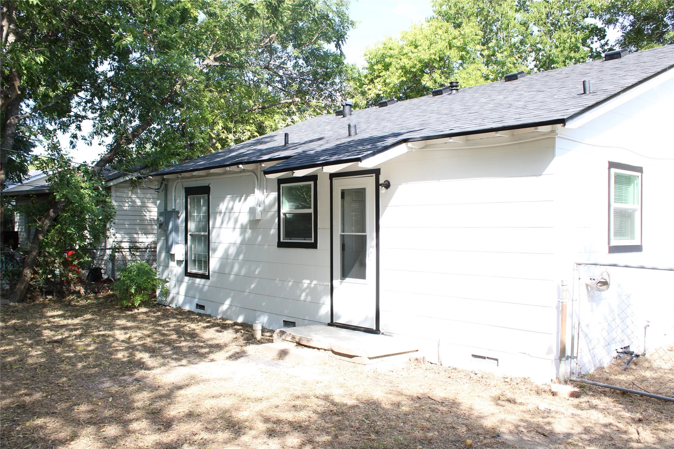 Single Family Residence For Sale in Mc Lennan County , 3712 leland Avenue, Waco, Texas 76708, 2 Bedroom, 1 Bathroom, Garage spaces, 882 Sqft, built in 1952, mls#21353866, Real Estate Agent in Waco, Homes For Sale in Mc Lennan county, Homes For Sale in Waco, Realtor in Waco Texas, Real Estate Brokerage Independent Realty Texas, Luminita Cordes Realtor