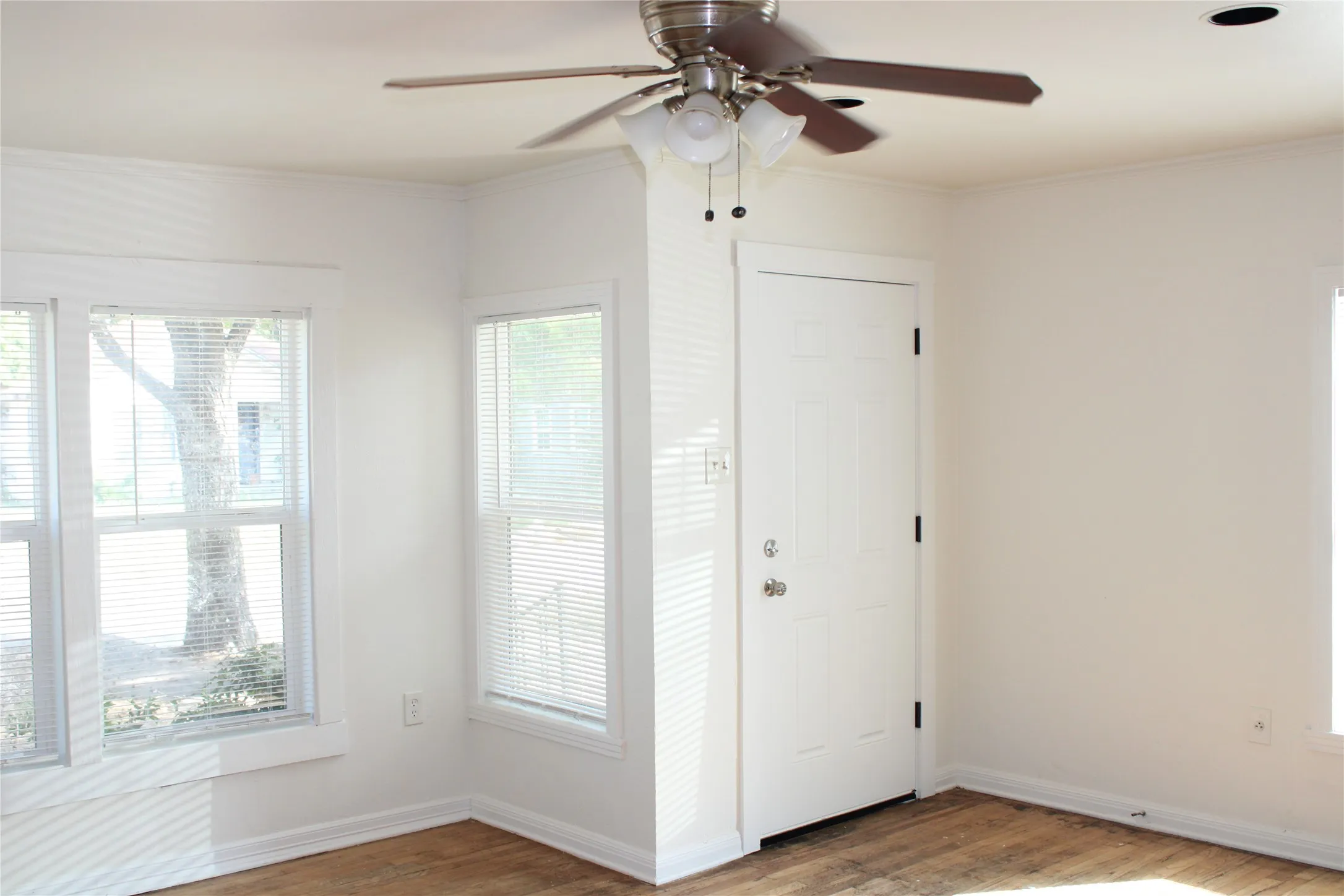 Single Family Residence For Sale in Mc Lennan County , 3712 leland Avenue, Waco, Texas 76708, 2 Bedroom, 1 Bathroom, Garage spaces, 882 Sqft, built in 1952, mls#21353866, Real Estate Agent in Waco, Homes For Sale in Mc Lennan county, Homes For Sale in Waco, Realtor in Waco Texas, Real Estate Brokerage Independent Realty Texas, Luminita Cordes Realtor