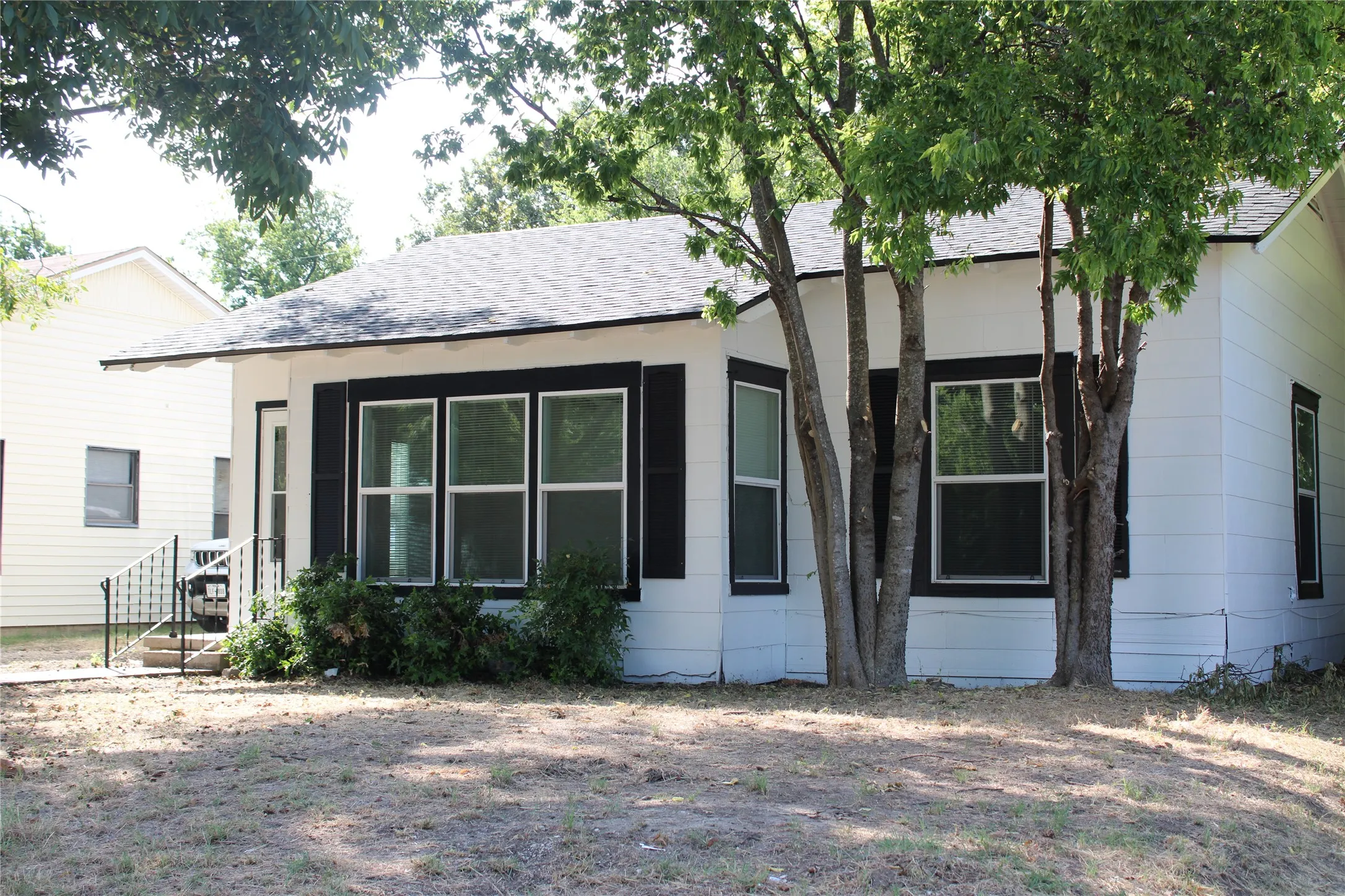 Single Family Residence For Sale in Mc Lennan County , 3712 leland Avenue, Waco, Texas 76708, 2 Bedroom, 1 Bathroom, Garage spaces, 882 Sqft, built in 1952, mls#21353866, Real Estate Agent in Waco, Homes For Sale in Mc Lennan county, Homes For Sale in Waco, Realtor in Waco Texas, Real Estate Brokerage Independent Realty Texas, Luminita Cordes Realtor