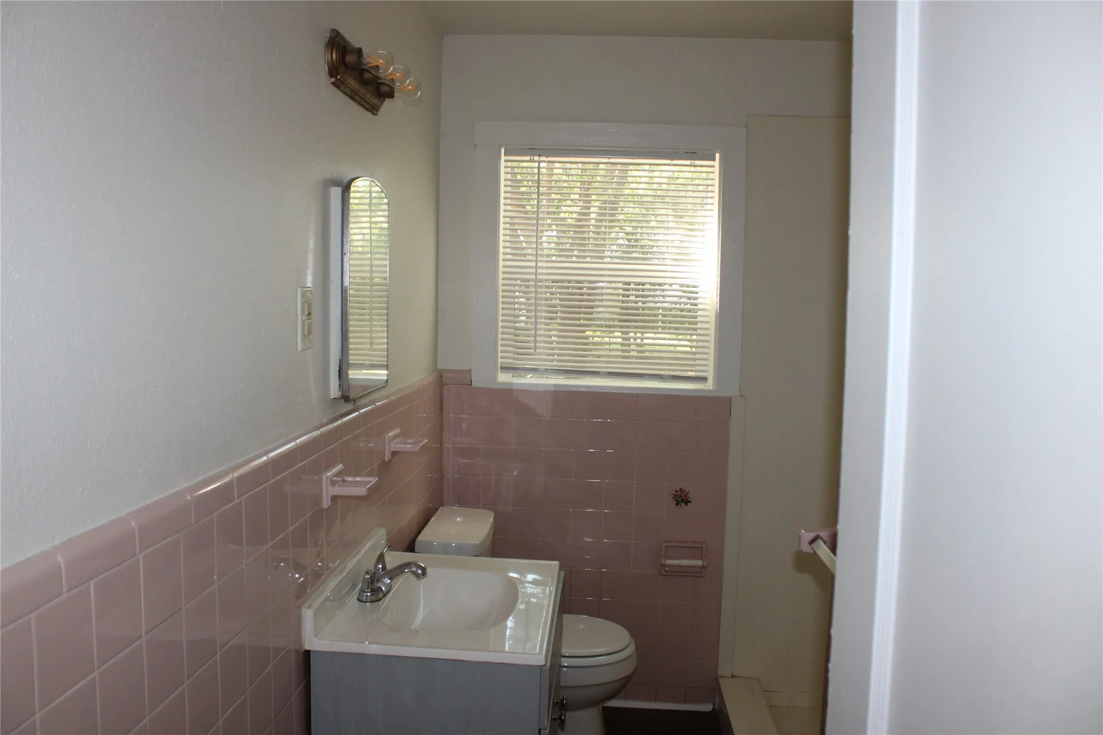 Single Family Residence For Sale in Mc Lennan County , 3712 leland Avenue, Waco, Texas 76708, 2 Bedroom, 1 Bathroom, Garage spaces, 882 Sqft, built in 1952, mls#21353866, Real Estate Agent in Waco, Homes For Sale in Mc Lennan county, Homes For Sale in Waco, Realtor in Waco Texas, Real Estate Brokerage Independent Realty Texas, Luminita Cordes Realtor