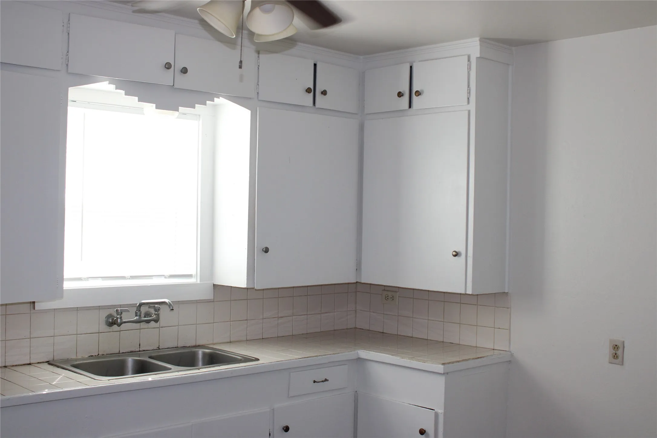 Single Family Residence For Sale in Mc Lennan County , 3712 leland Avenue, Waco, Texas 76708, 2 Bedroom, 1 Bathroom, Garage spaces, 882 Sqft, built in 1952, mls#21353866, Real Estate Agent in Waco, Homes For Sale in Mc Lennan county, Homes For Sale in Waco, Realtor in Waco Texas, Real Estate Brokerage Independent Realty Texas, Luminita Cordes Realtor