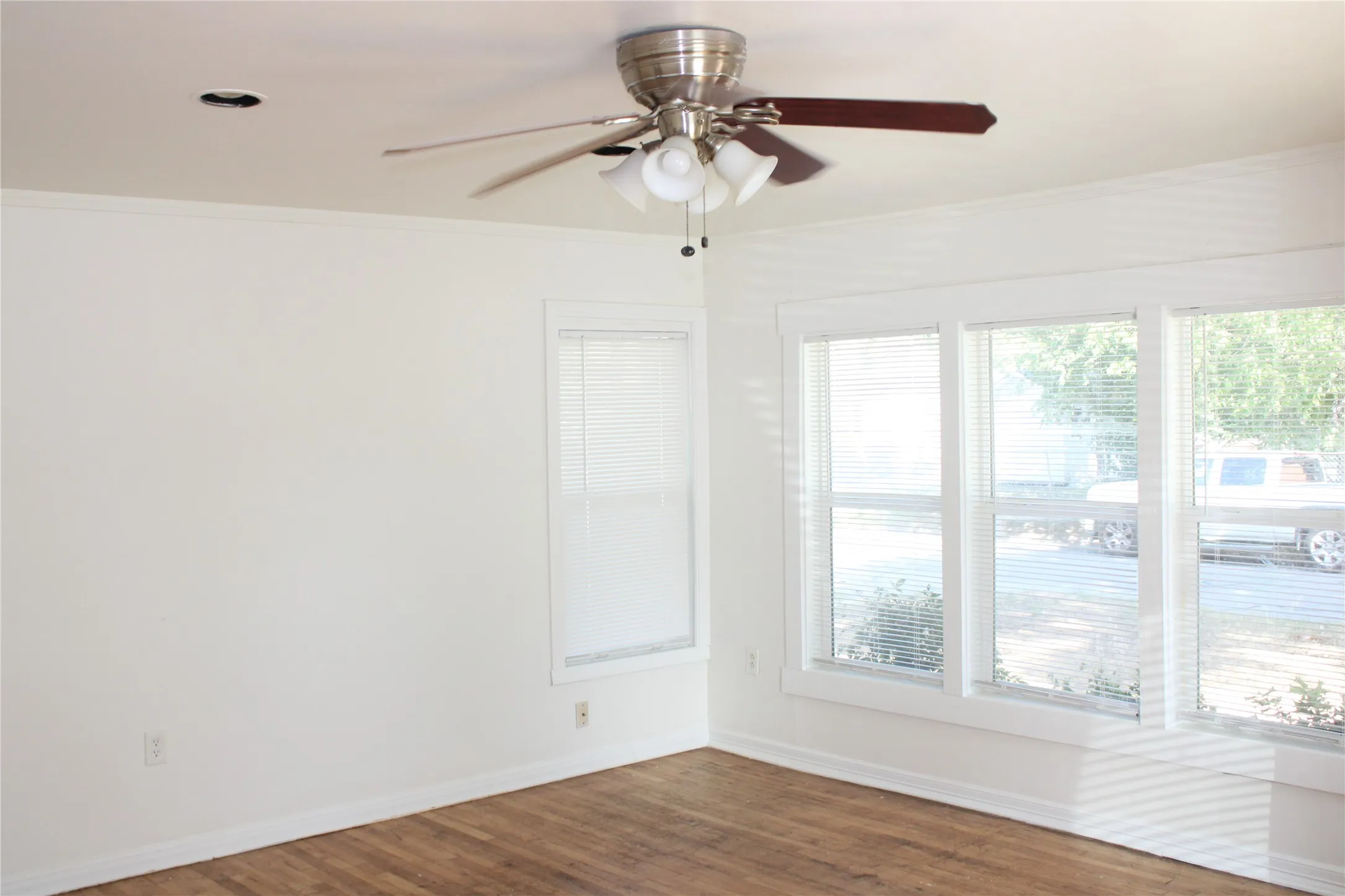 Single Family Residence For Sale in Mc Lennan County , 3712 leland Avenue, Waco, Texas 76708, 2 Bedroom, 1 Bathroom, Garage spaces, 882 Sqft, built in 1952, mls#21353866, Real Estate Agent in Waco, Homes For Sale in Mc Lennan county, Homes For Sale in Waco, Realtor in Waco Texas, Real Estate Brokerage Independent Realty Texas, Luminita Cordes Realtor