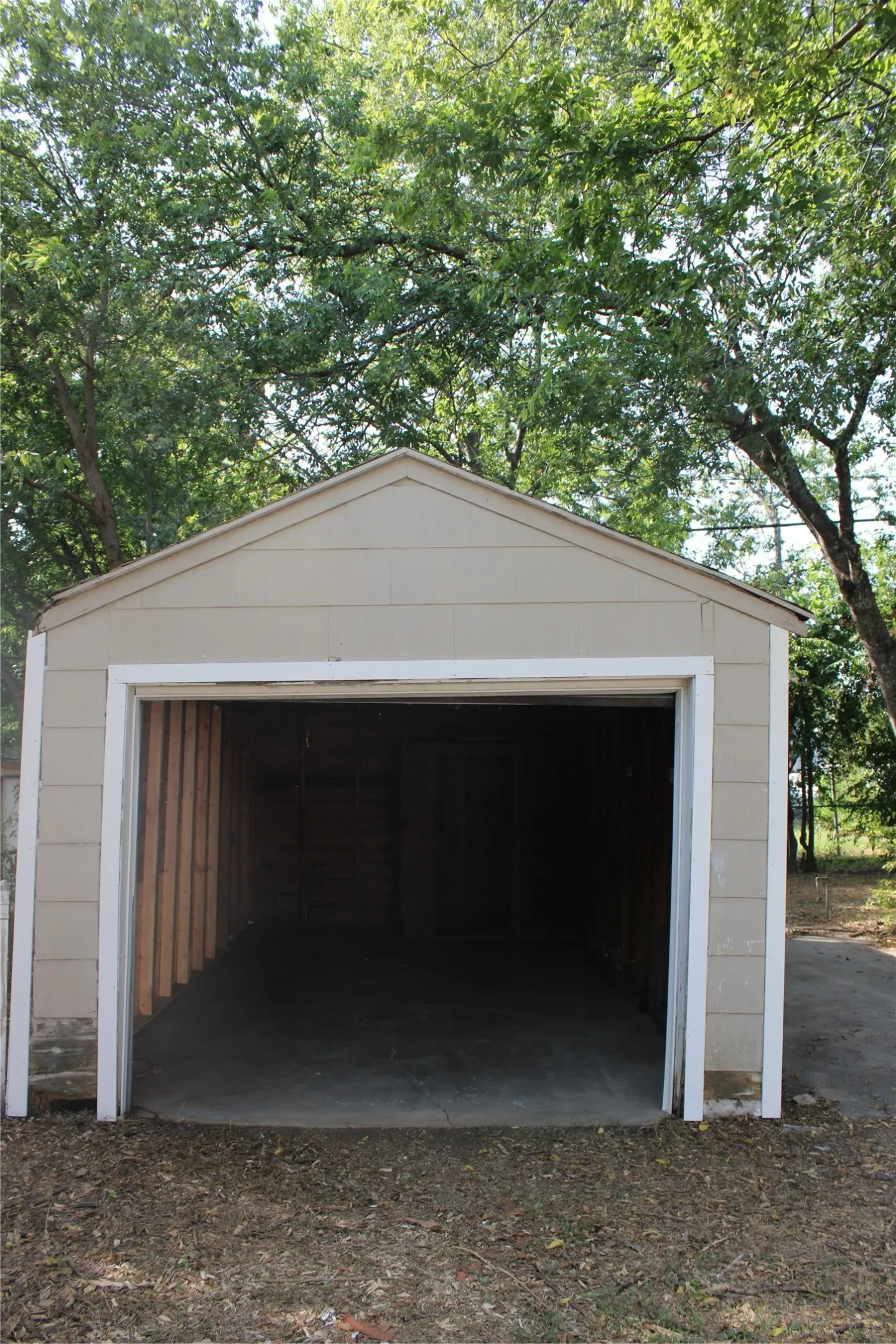 Single Family Residence For Sale in Mc Lennan County , 3712 leland Avenue, Waco, Texas 76708, 2 Bedroom, 1 Bathroom, Garage spaces, 882 Sqft, built in 1952, mls#21353866, Real Estate Agent in Waco, Homes For Sale in Mc Lennan county, Homes For Sale in Waco, Realtor in Waco Texas, Real Estate Brokerage Independent Realty Texas, Luminita Cordes Realtor
