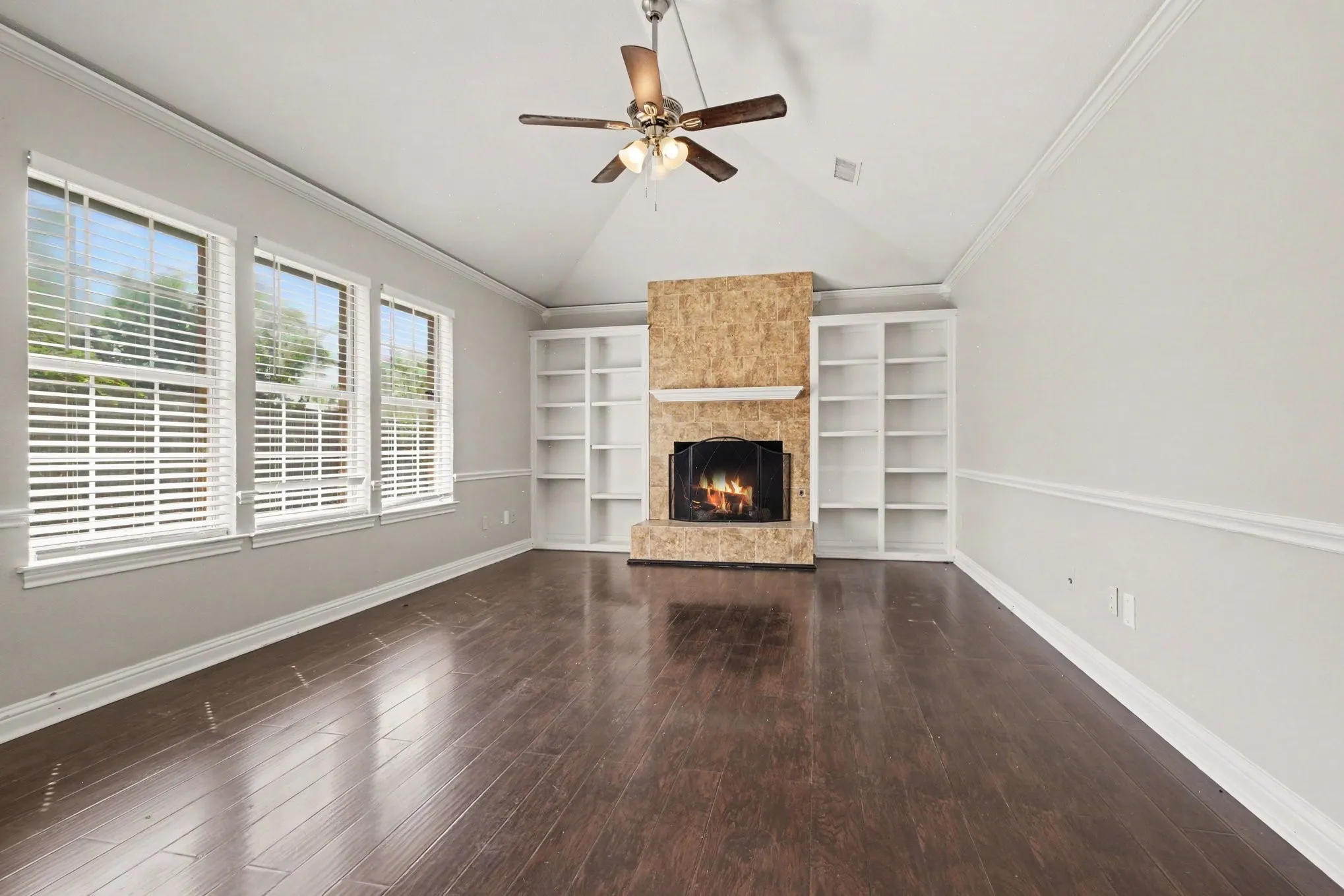 Single Family Residence For Sale in Denton County , 3711 Penny Lane, Carrollton, Texas 75007, 4 Bedroom, 3 Bathroom, 2 Garage spaces, 2,411 Sqft, built in 1991, mls#21353307, Real Estate Agent in Carrollton, Homes For Sale in Denton county, Homes For Sale in Carrollton, Realtor in Carrollton Texas, Real Estate Brokerage Independent Realty Texas, Luminita Cordes Realtor