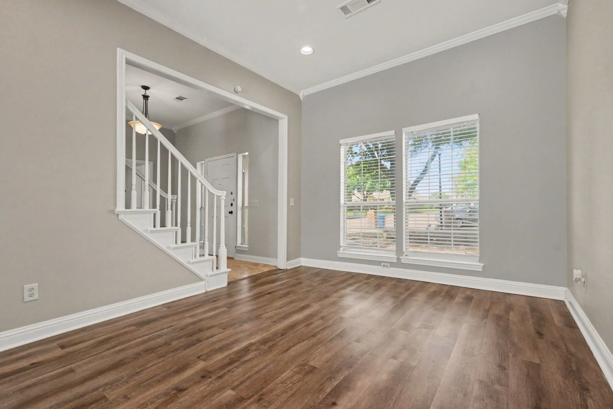Single Family Residence For Sale in Denton County , 3711 Penny Lane, Carrollton, Texas 75007, 4 Bedroom, 3 Bathroom, 2 Garage spaces, 2,411 Sqft, built in 1991, mls#21353307, Real Estate Agent in Carrollton, Homes For Sale in Denton county, Homes For Sale in Carrollton, Realtor in Carrollton Texas, Real Estate Brokerage Independent Realty Texas, Luminita Cordes Realtor