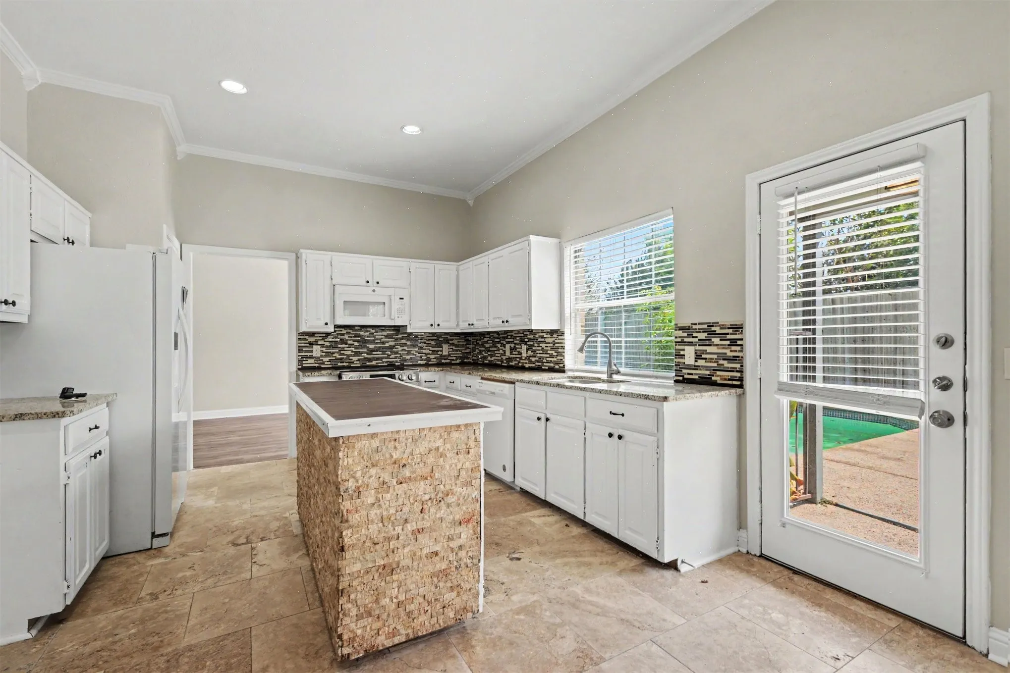 Single Family Residence For Sale in Denton County , 3711 Penny Lane, Carrollton, Texas 75007, 4 Bedroom, 3 Bathroom, 2 Garage spaces, 2,411 Sqft, built in 1991, mls#21353307, Real Estate Agent in Carrollton, Homes For Sale in Denton county, Homes For Sale in Carrollton, Realtor in Carrollton Texas, Real Estate Brokerage Independent Realty Texas, Luminita Cordes Realtor