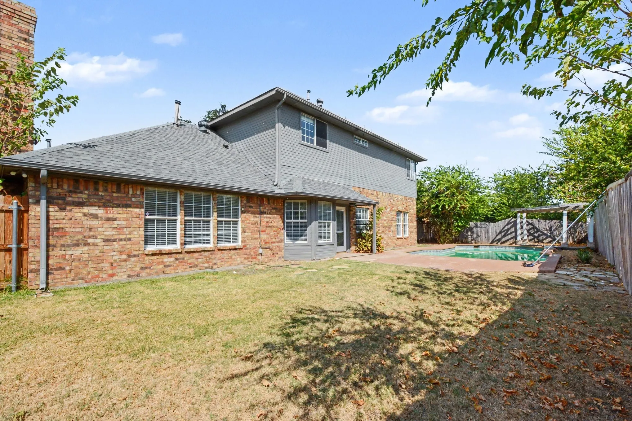 Single Family Residence For Sale in Denton County , 3711 Penny Lane, Carrollton, Texas 75007, 4 Bedroom, 3 Bathroom, 2 Garage spaces, 2,411 Sqft, built in 1991, mls#21353307, Real Estate Agent in Carrollton, Homes For Sale in Denton county, Homes For Sale in Carrollton, Realtor in Carrollton Texas, Real Estate Brokerage Independent Realty Texas, Luminita Cordes Realtor