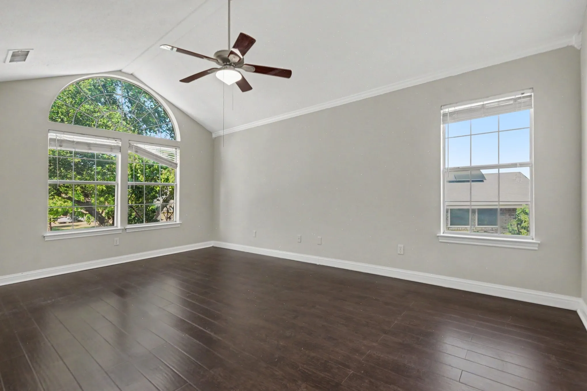 Single Family Residence For Sale in Denton County , 3711 Penny Lane, Carrollton, Texas 75007, 4 Bedroom, 3 Bathroom, 2 Garage spaces, 2,411 Sqft, built in 1991, mls#21353307, Real Estate Agent in Carrollton, Homes For Sale in Denton county, Homes For Sale in Carrollton, Realtor in Carrollton Texas, Real Estate Brokerage Independent Realty Texas, Luminita Cordes Realtor