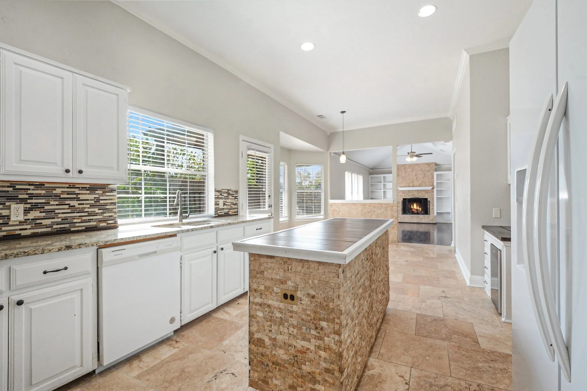 Single Family Residence For Sale in Denton County , 3711 Penny Lane, Carrollton, Texas 75007, 4 Bedroom, 3 Bathroom, 2 Garage spaces, 2,411 Sqft, built in 1991, mls#21353307, Real Estate Agent in Carrollton, Homes For Sale in Denton county, Homes For Sale in Carrollton, Realtor in Carrollton Texas, Real Estate Brokerage Independent Realty Texas, Luminita Cordes Realtor