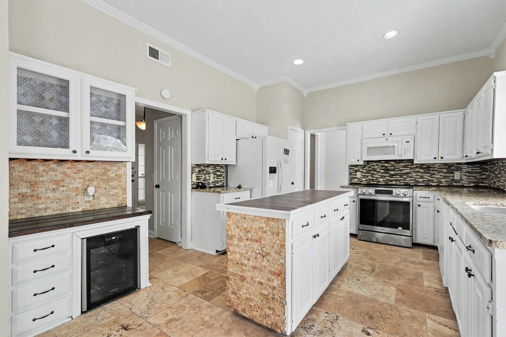 Single Family Residence For Sale in Denton County , 3711 Penny Lane, Carrollton, Texas 75007, 4 Bedroom, 3 Bathroom, 2 Garage spaces, 2,411 Sqft, built in 1991, mls#21353307, Real Estate Agent in Carrollton, Homes For Sale in Denton county, Homes For Sale in Carrollton, Realtor in Carrollton Texas, Real Estate Brokerage Independent Realty Texas, Luminita Cordes Realtor