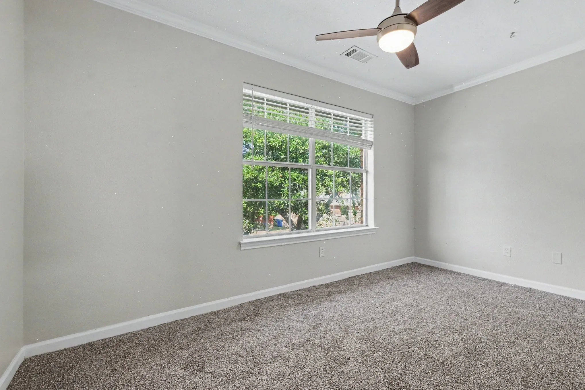 Single Family Residence For Sale in Denton County , 3711 Penny Lane, Carrollton, Texas 75007, 4 Bedroom, 3 Bathroom, 2 Garage spaces, 2,411 Sqft, built in 1991, mls#21353307, Real Estate Agent in Carrollton, Homes For Sale in Denton county, Homes For Sale in Carrollton, Realtor in Carrollton Texas, Real Estate Brokerage Independent Realty Texas, Luminita Cordes Realtor