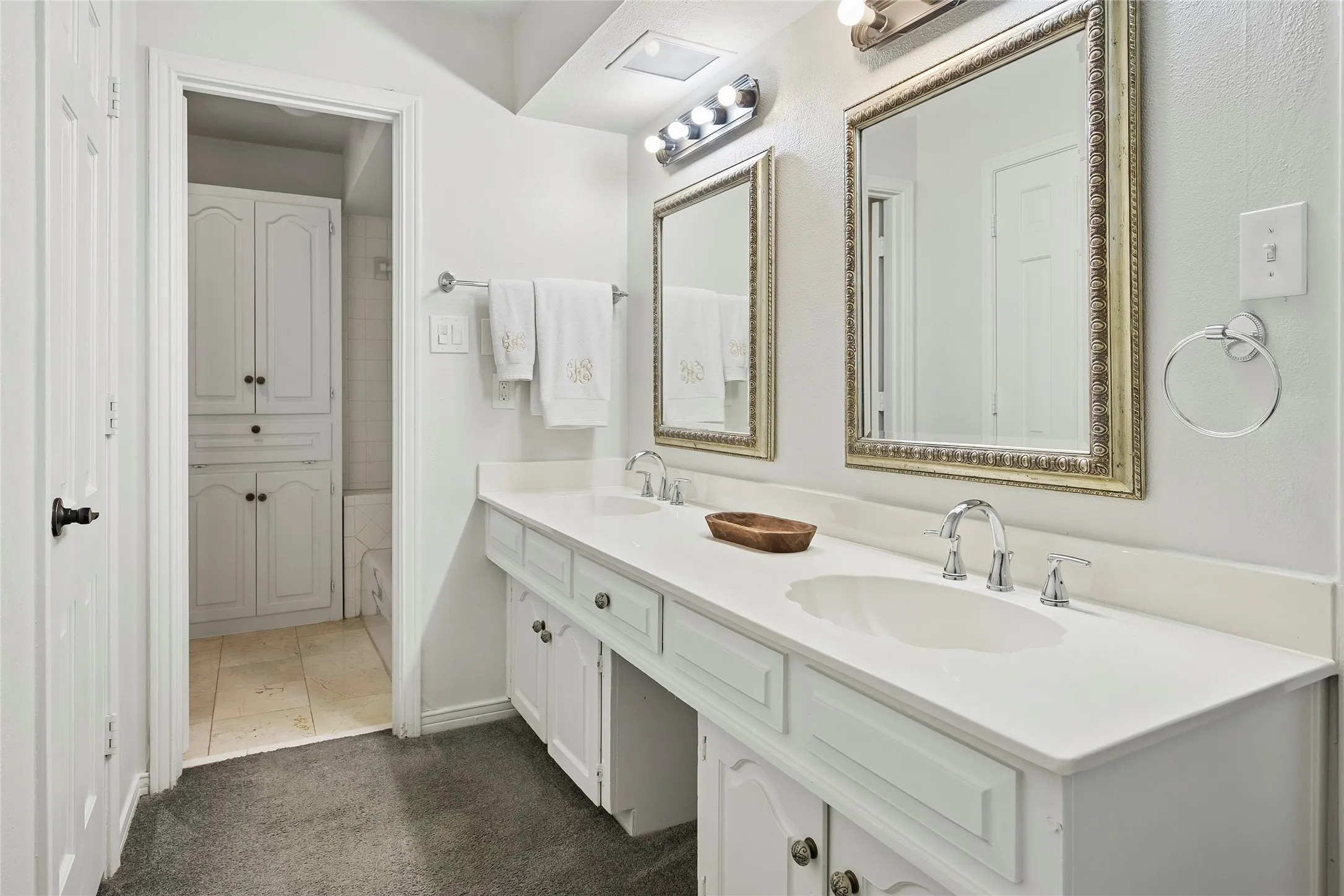 Duplex For Rent in Dallas County , 10504 Berry Knoll Drive, Dallas, Texas 75230, 3 Bedroom, 3 Bathroom, 2 Garage spaces, 2,632 Sqft, built in 1971, mls#21339912, Real Estate Agent in Dallas, Homes For Rent in Dallas county, Homes For Rent in Dallas, Realtor in Dallas Texas, Real Estate Brokerage Independent Realty Texas, Luminita Cordes Realtor