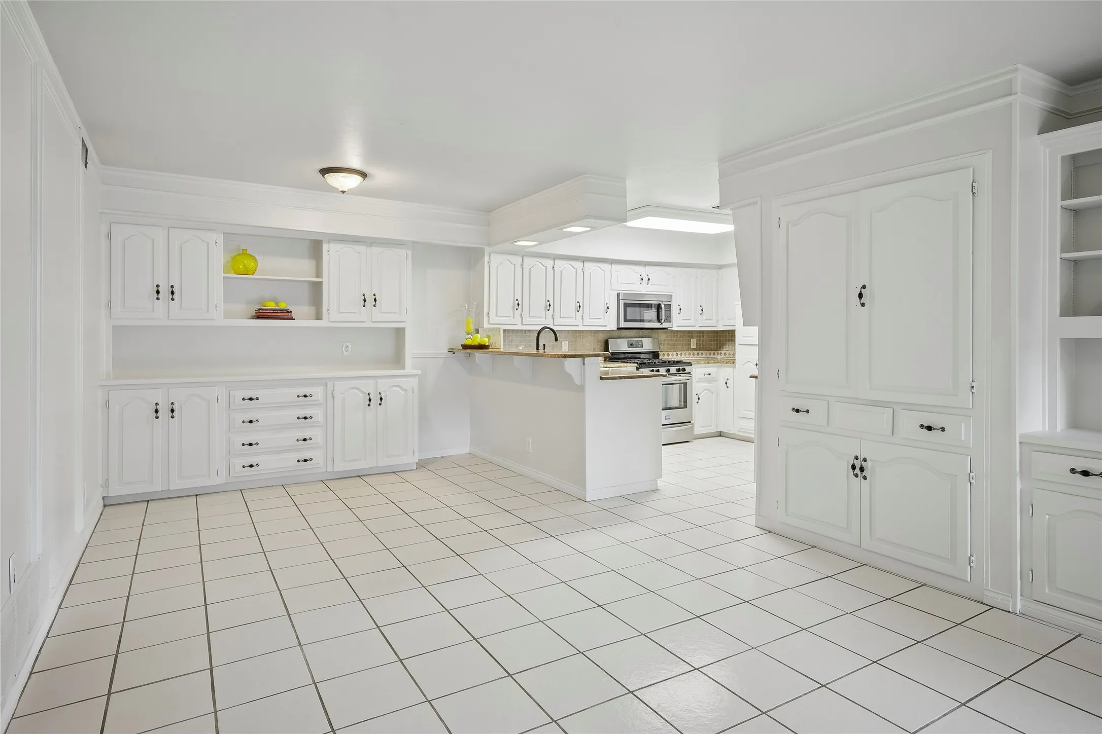 Duplex For Rent in Dallas County , 10504 Berry Knoll Drive, Dallas, Texas 75230, 3 Bedroom, 3 Bathroom, 2 Garage spaces, 2,632 Sqft, built in 1971, mls#21339912, Real Estate Agent in Dallas, Homes For Rent in Dallas county, Homes For Rent in Dallas, Realtor in Dallas Texas, Real Estate Brokerage Independent Realty Texas, Luminita Cordes Realtor