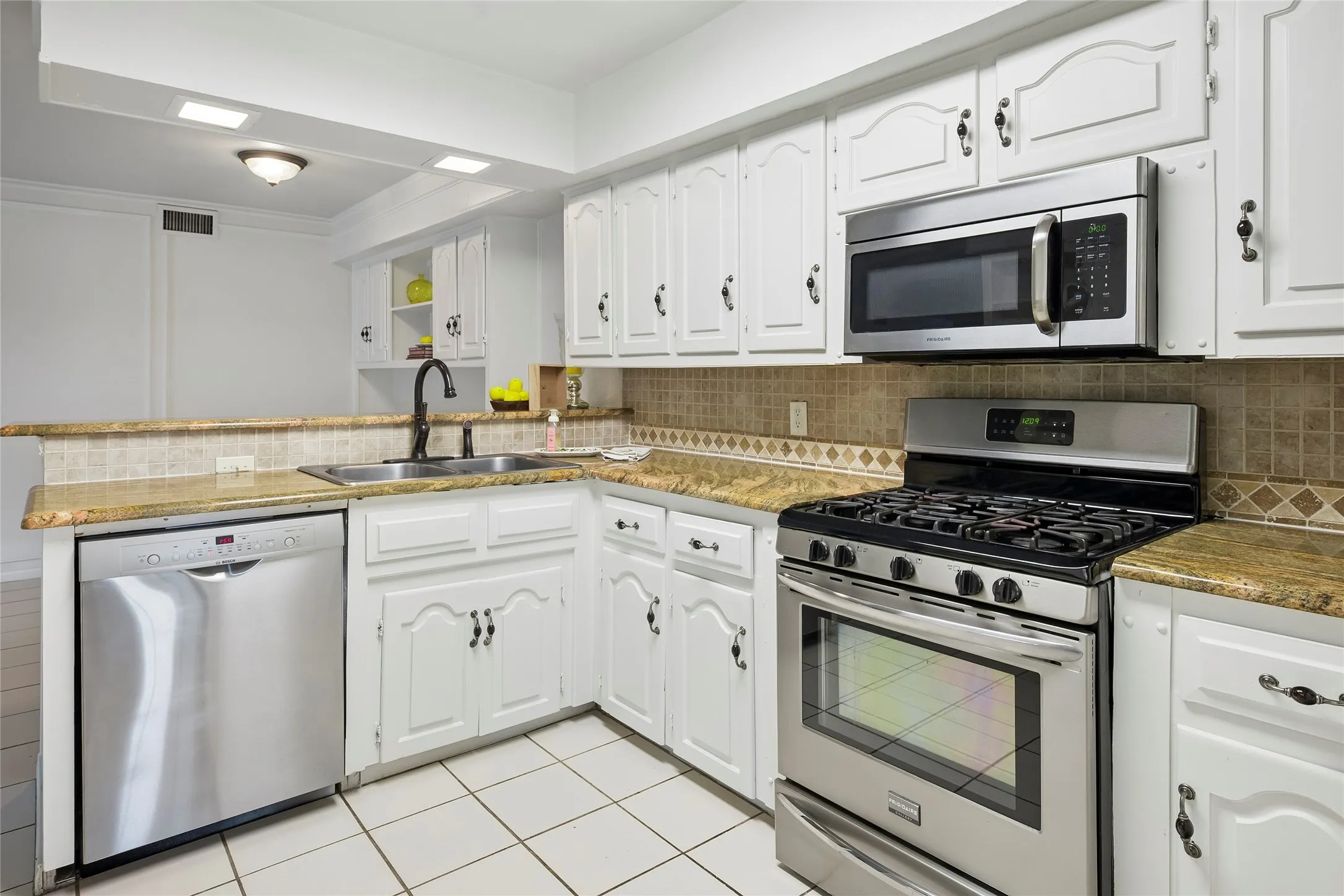Duplex For Rent in Dallas County , 10504 Berry Knoll Drive, Dallas, Texas 75230, 3 Bedroom, 3 Bathroom, 2 Garage spaces, 2,632 Sqft, built in 1971, mls#21339912, Real Estate Agent in Dallas, Homes For Rent in Dallas county, Homes For Rent in Dallas, Realtor in Dallas Texas, Real Estate Brokerage Independent Realty Texas, Luminita Cordes Realtor