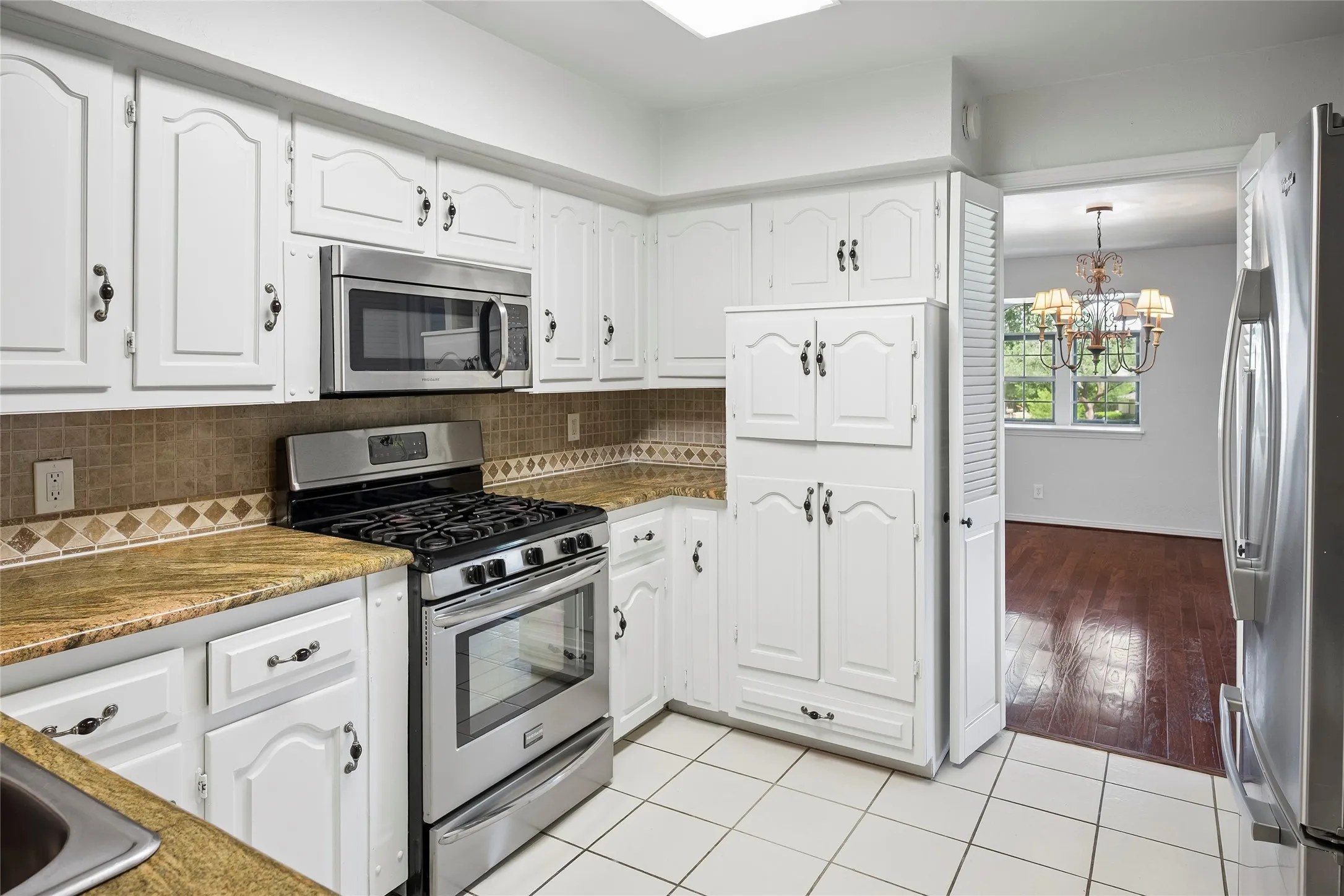 Duplex For Rent in Dallas County , 10504 Berry Knoll Drive, Dallas, Texas 75230, 3 Bedroom, 3 Bathroom, 2 Garage spaces, 2,632 Sqft, built in 1971, mls#21339912, Real Estate Agent in Dallas, Homes For Rent in Dallas county, Homes For Rent in Dallas, Realtor in Dallas Texas, Real Estate Brokerage Independent Realty Texas, Luminita Cordes Realtor