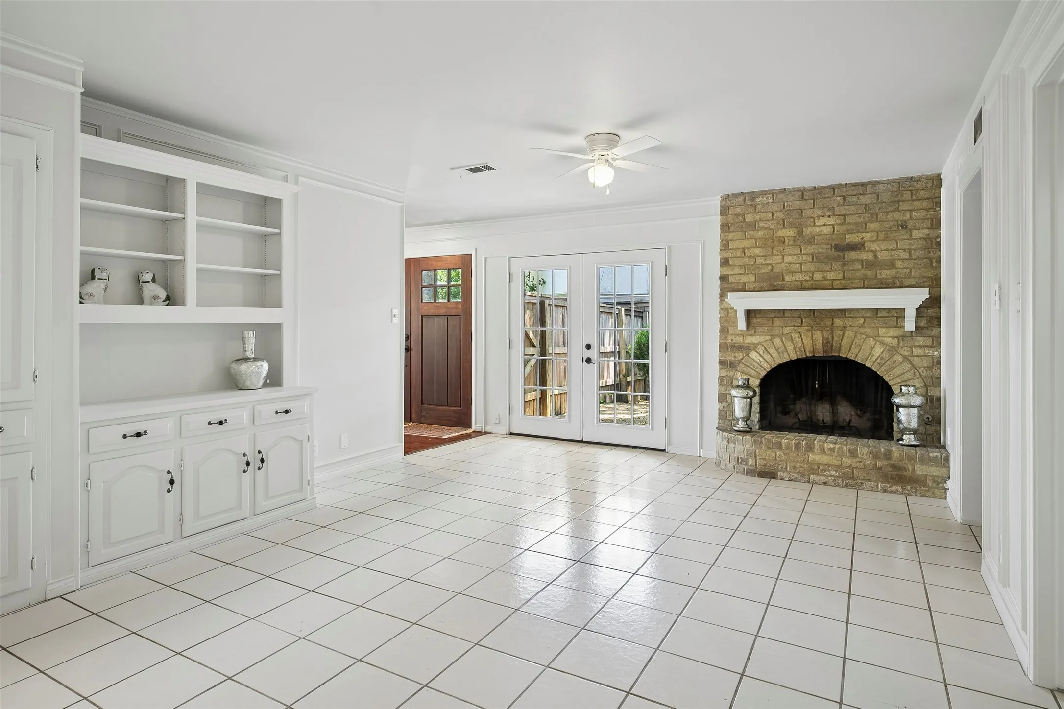 Duplex For Rent in Dallas County , 10504 Berry Knoll Drive, Dallas, Texas 75230, 3 Bedroom, 3 Bathroom, 2 Garage spaces, 2,632 Sqft, built in 1971, mls#21339912, Real Estate Agent in Dallas, Homes For Rent in Dallas county, Homes For Rent in Dallas, Realtor in Dallas Texas, Real Estate Brokerage Independent Realty Texas, Luminita Cordes Realtor