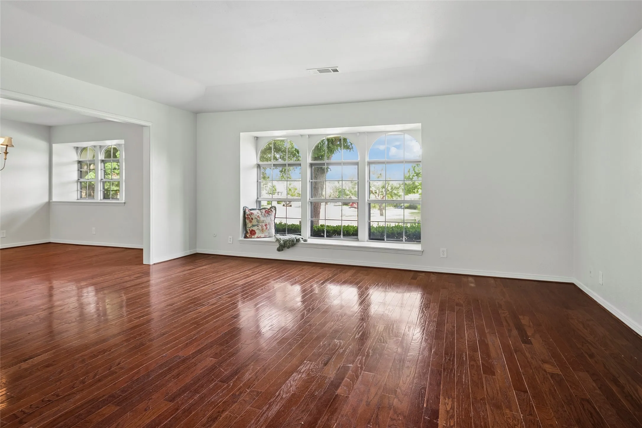 Duplex For Rent in Dallas County , 10504 Berry Knoll Drive, Dallas, Texas 75230, 3 Bedroom, 3 Bathroom, 2 Garage spaces, 2,632 Sqft, built in 1971, mls#21339912, Real Estate Agent in Dallas, Homes For Rent in Dallas county, Homes For Rent in Dallas, Realtor in Dallas Texas, Real Estate Brokerage Independent Realty Texas, Luminita Cordes Realtor