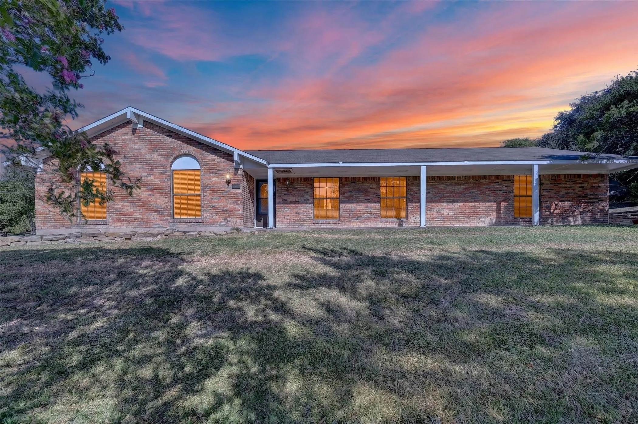 Single Family Residence For Sale in Collin County , 529 Shore Drive, Wylie, Texas 75098, 4 Bedroom, 2 Bathroom, 2 Garage spaces, 1,998 Sqft, built in 1980, mls#21352588, Real Estate Agent in Wylie, Homes For Sale in Collin county, Homes For Sale in Wylie, Realtor in Wylie Texas, Real Estate Brokerage Independent Realty Texas, Luminita Cordes Realtor