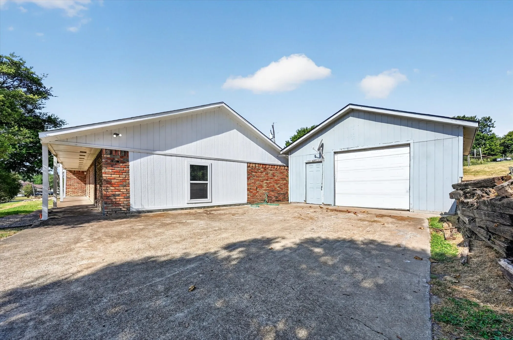 Single Family Residence For Sale in Collin County , 529 Shore Drive, Wylie, Texas 75098, 4 Bedroom, 2 Bathroom, 2 Garage spaces, 1,998 Sqft, built in 1980, mls#21352588, Real Estate Agent in Wylie, Homes For Sale in Collin county, Homes For Sale in Wylie, Realtor in Wylie Texas, Real Estate Brokerage Independent Realty Texas, Luminita Cordes Realtor