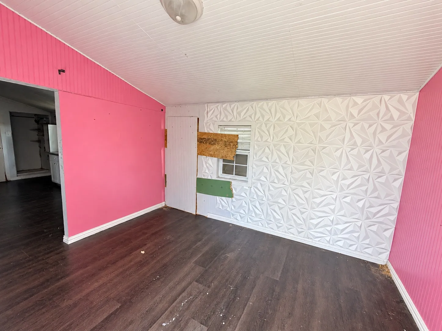 Single Family Residence For Sale in Dallas County , 110 N Marlborough Avenue, Dallas, Texas 75208, 3 Bedroom, 2 Bathroom, Garage spaces, 1,220 Sqft, built in 1928, mls#21353899, Real Estate Agent in Dallas, Homes For Sale in Dallas county, Homes For Sale in Dallas, Realtor in Dallas Texas, Real Estate Brokerage Independent Realty Texas, Luminita Cordes Realtor