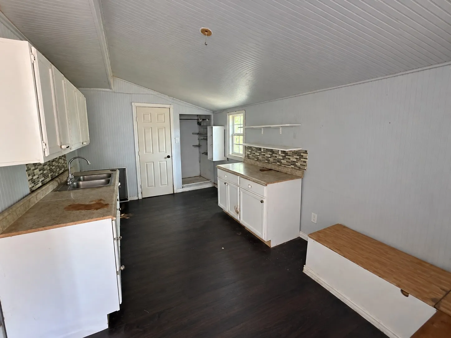 Single Family Residence For Sale in Dallas County , 110 N Marlborough Avenue, Dallas, Texas 75208, 3 Bedroom, 2 Bathroom, Garage spaces, 1,220 Sqft, built in 1928, mls#21353899, Real Estate Agent in Dallas, Homes For Sale in Dallas county, Homes For Sale in Dallas, Realtor in Dallas Texas, Real Estate Brokerage Independent Realty Texas, Luminita Cordes Realtor